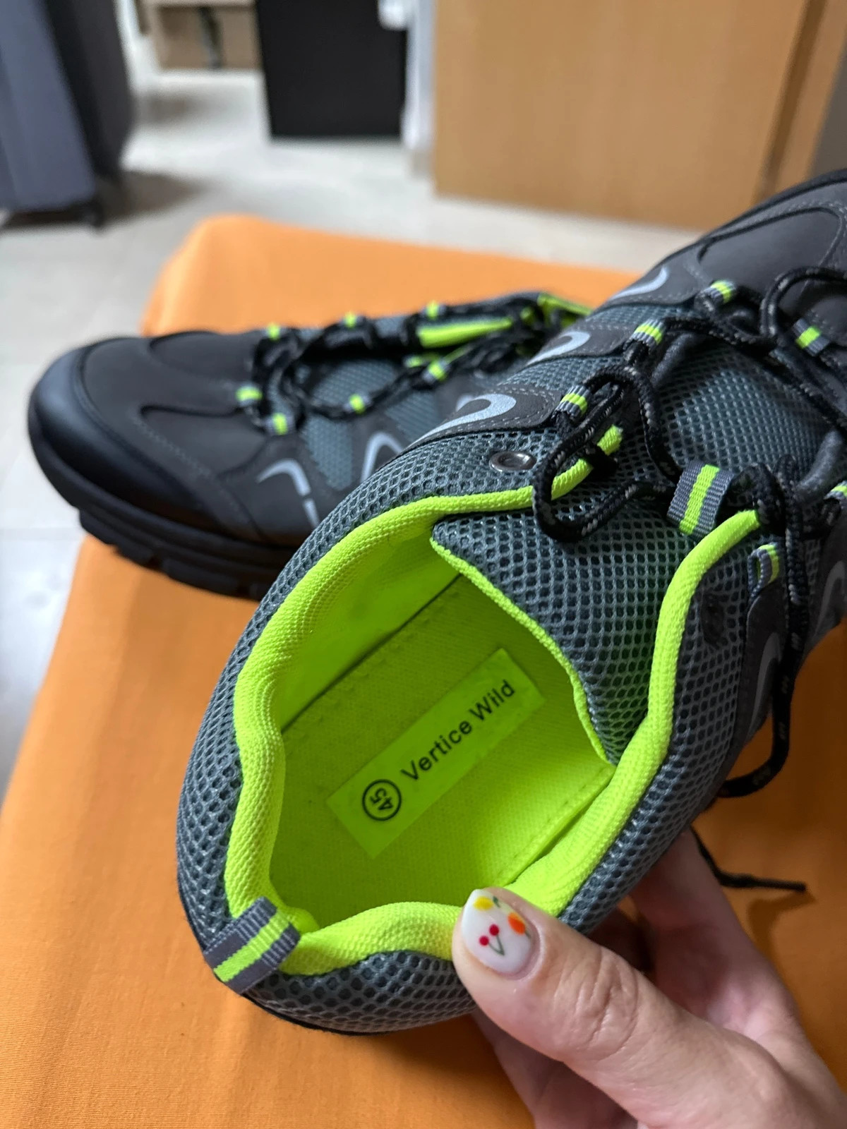Zapatillas de trekking / deportivas grises y negro con detalles en verde flúor – Vertice – taille 45 5
