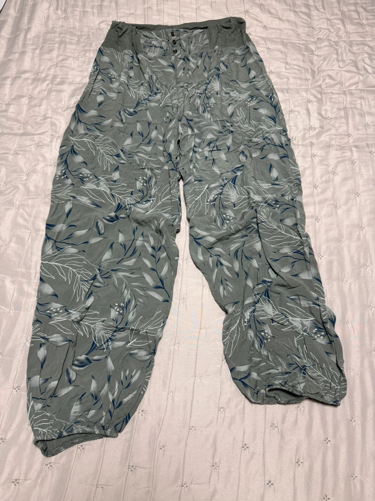 Pantalón bombacho / harem estampado floral verde salvia – Camis – taille S / 36 / 8 2