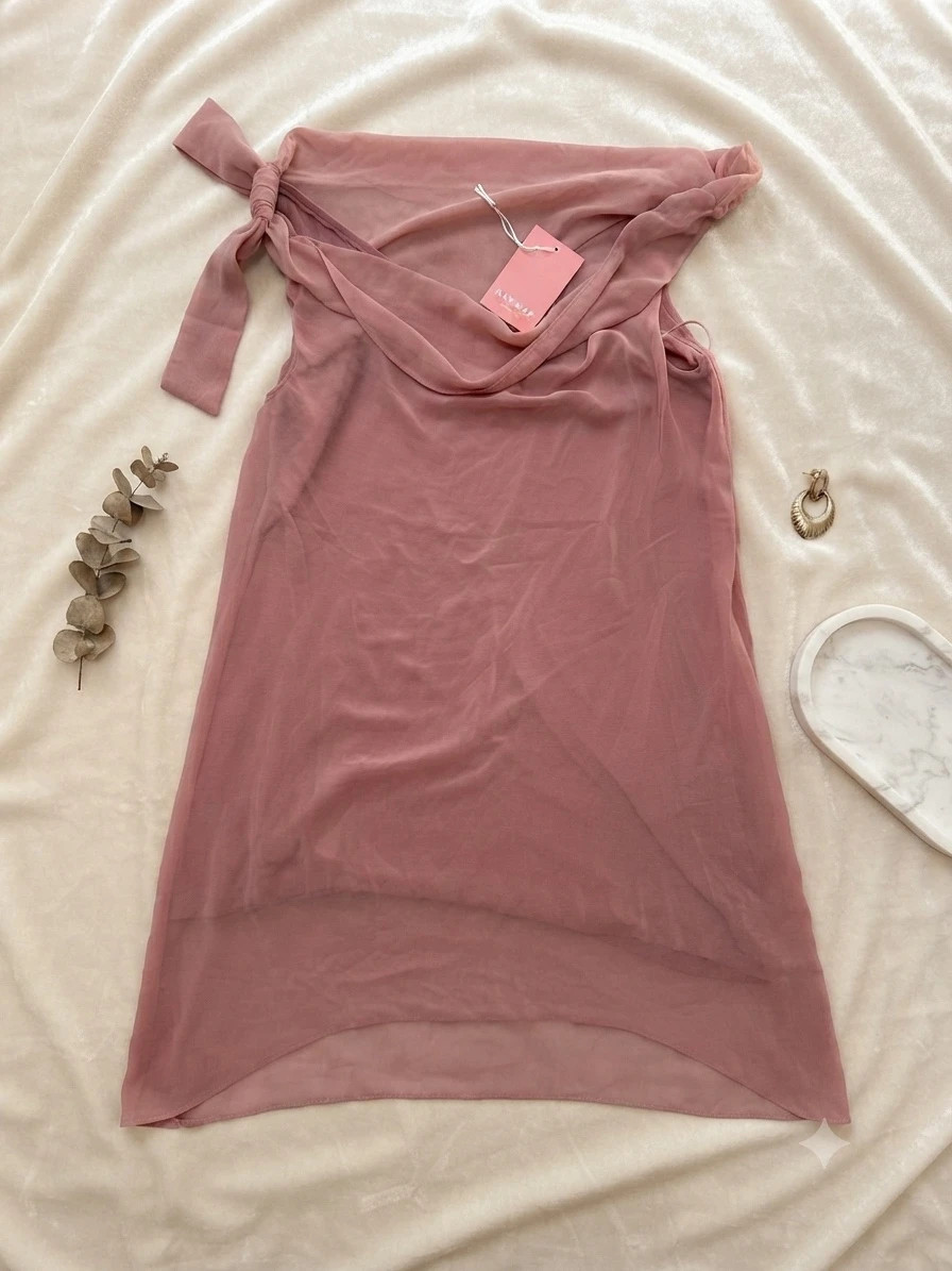 Vestido asimétrico rosa de Naf Naf talla 46