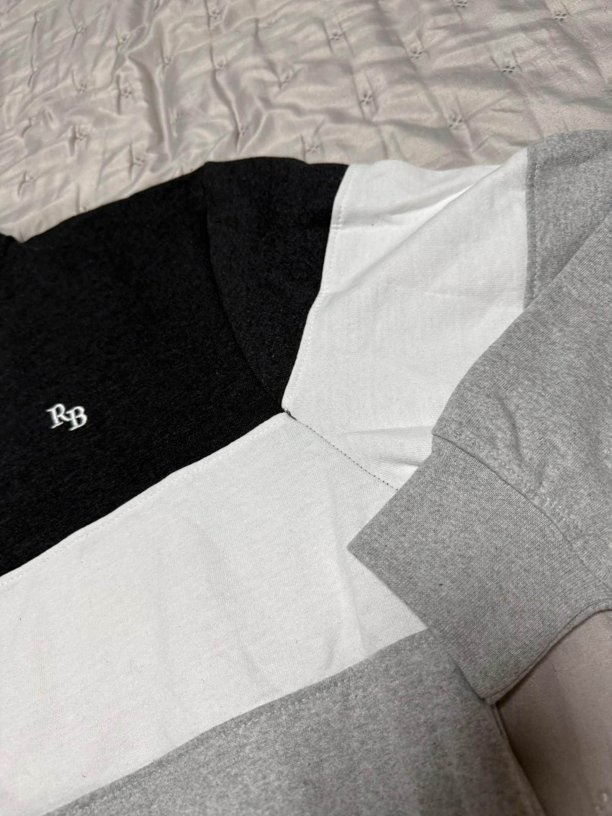 Sudadera RB Sellars Tricolor (Negra / Blanca / Gris, con Media Cremallera – RB Sellars – taille M 3