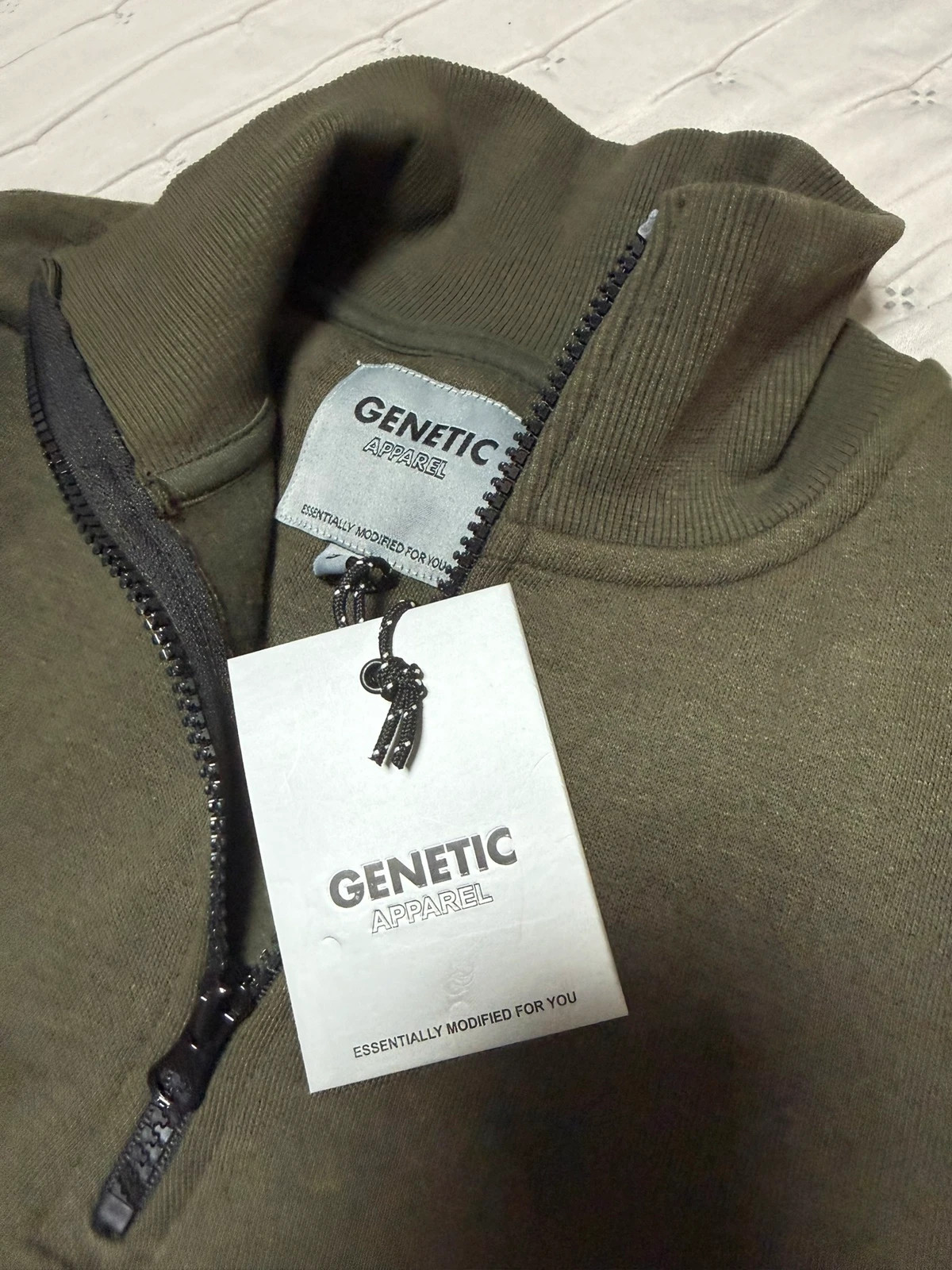 Sudadera Genetic Apparel verde oliva con media cremallera talla S – Genetic Apparel – taille S 4