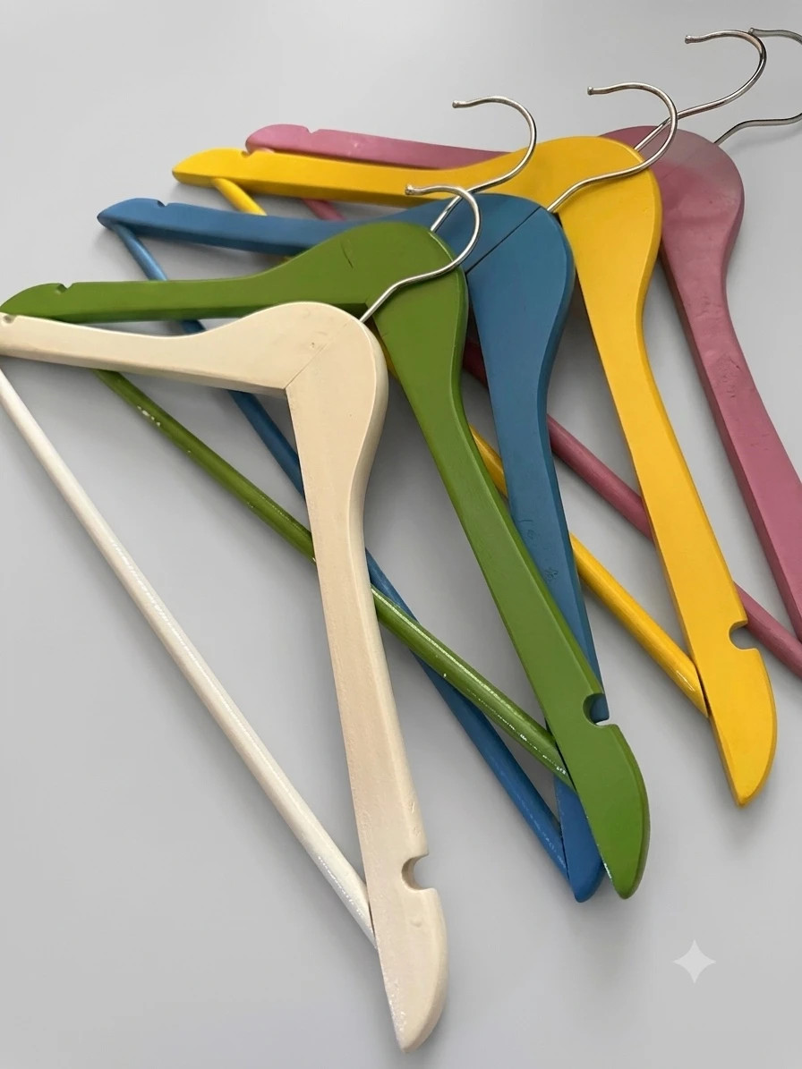 Lote de 5 perchas de colores