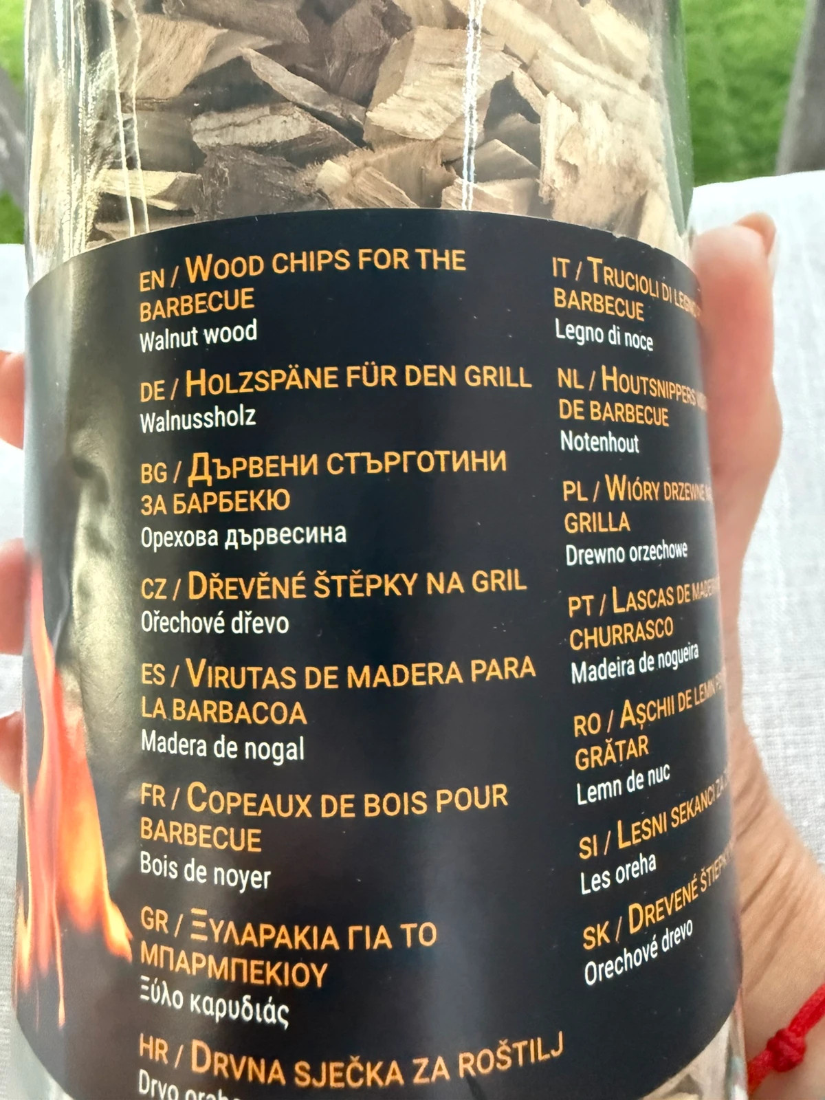 Virutas de nogal para ahumar en barbacoa – Action 3