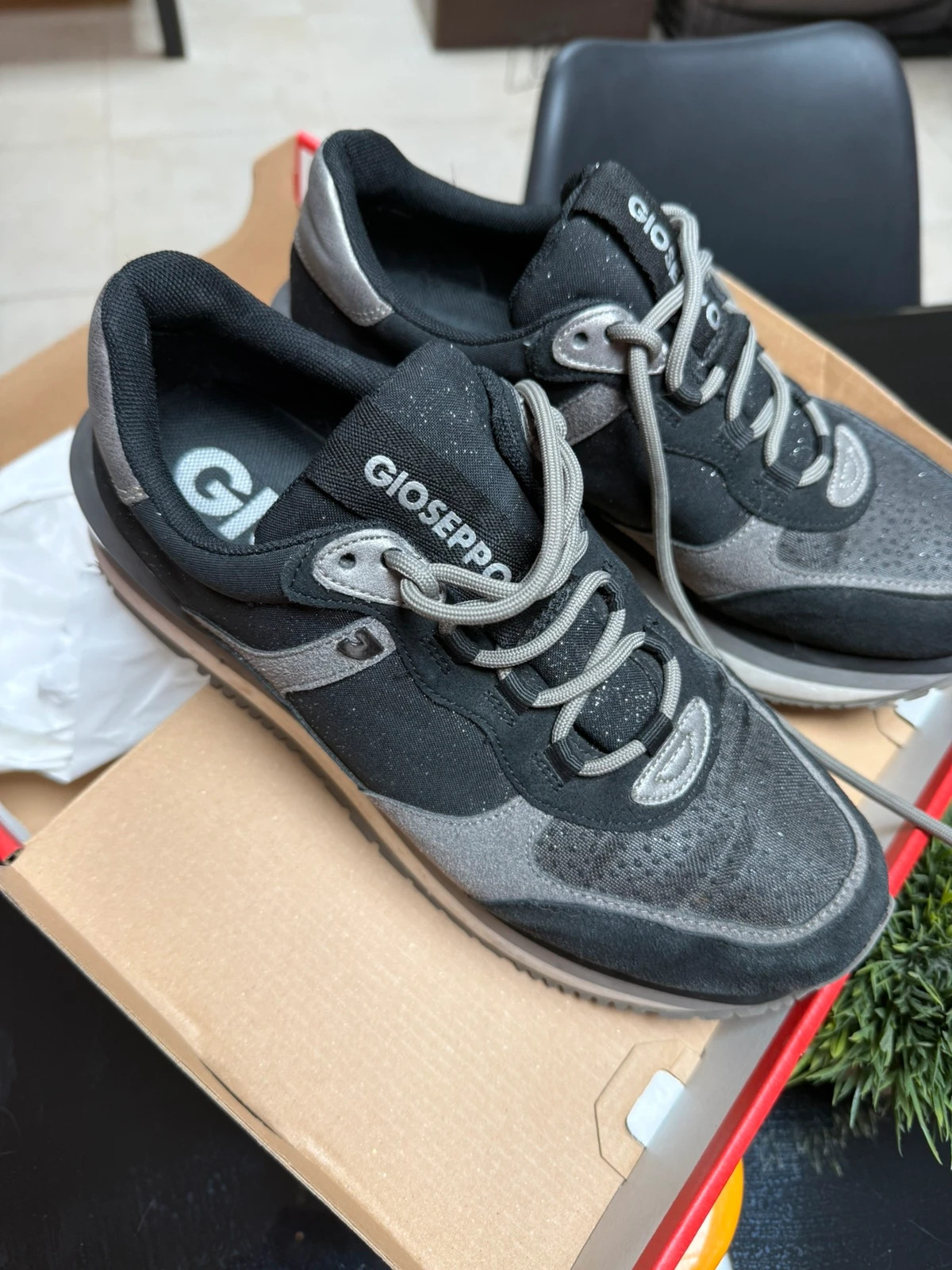 Zapatillas Gioseppo Negras y Plateadas - Talla 40 – Gioseppo – taille 40 2