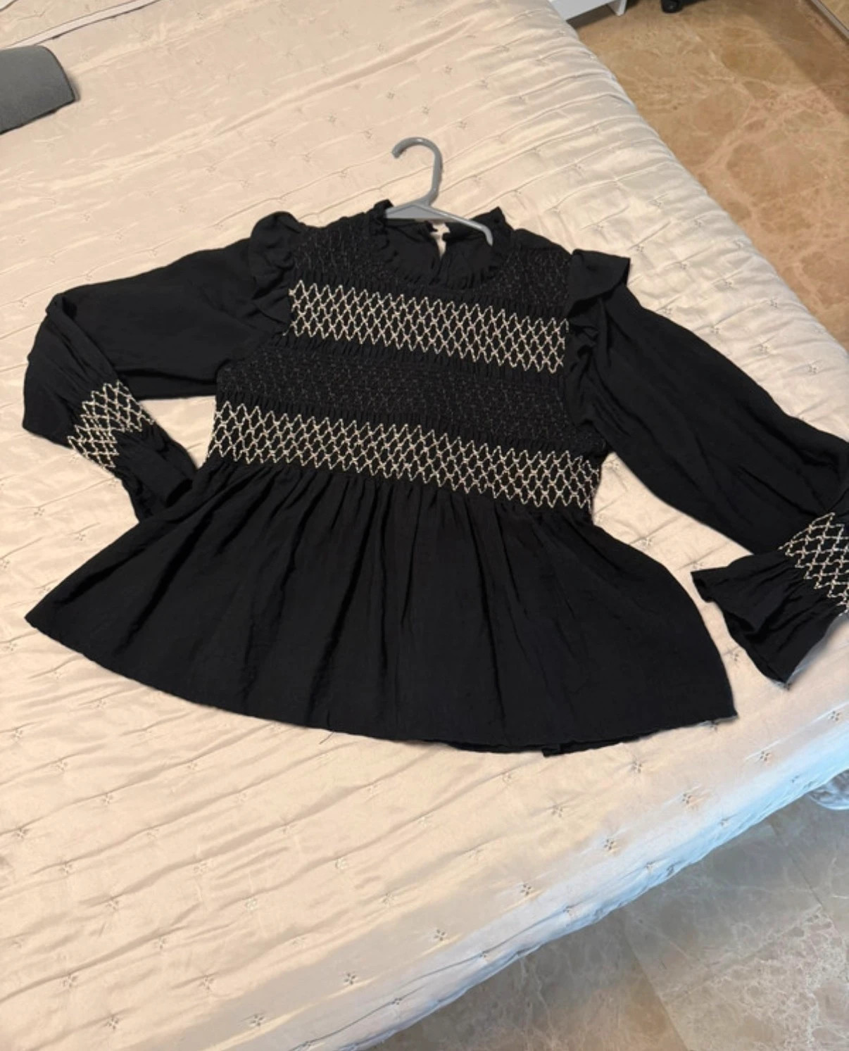 Blusa negra con cuerpo de nido de abeja – taille M / 38 / 10