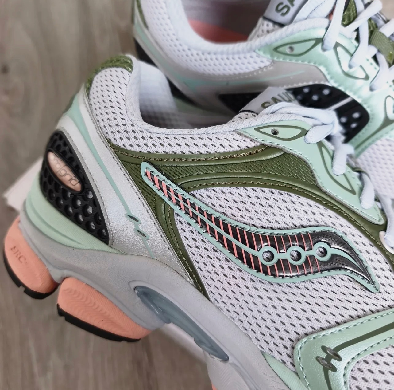 Saucony triumph 4 vert gris saumon – Saucony – taille EU 38 5