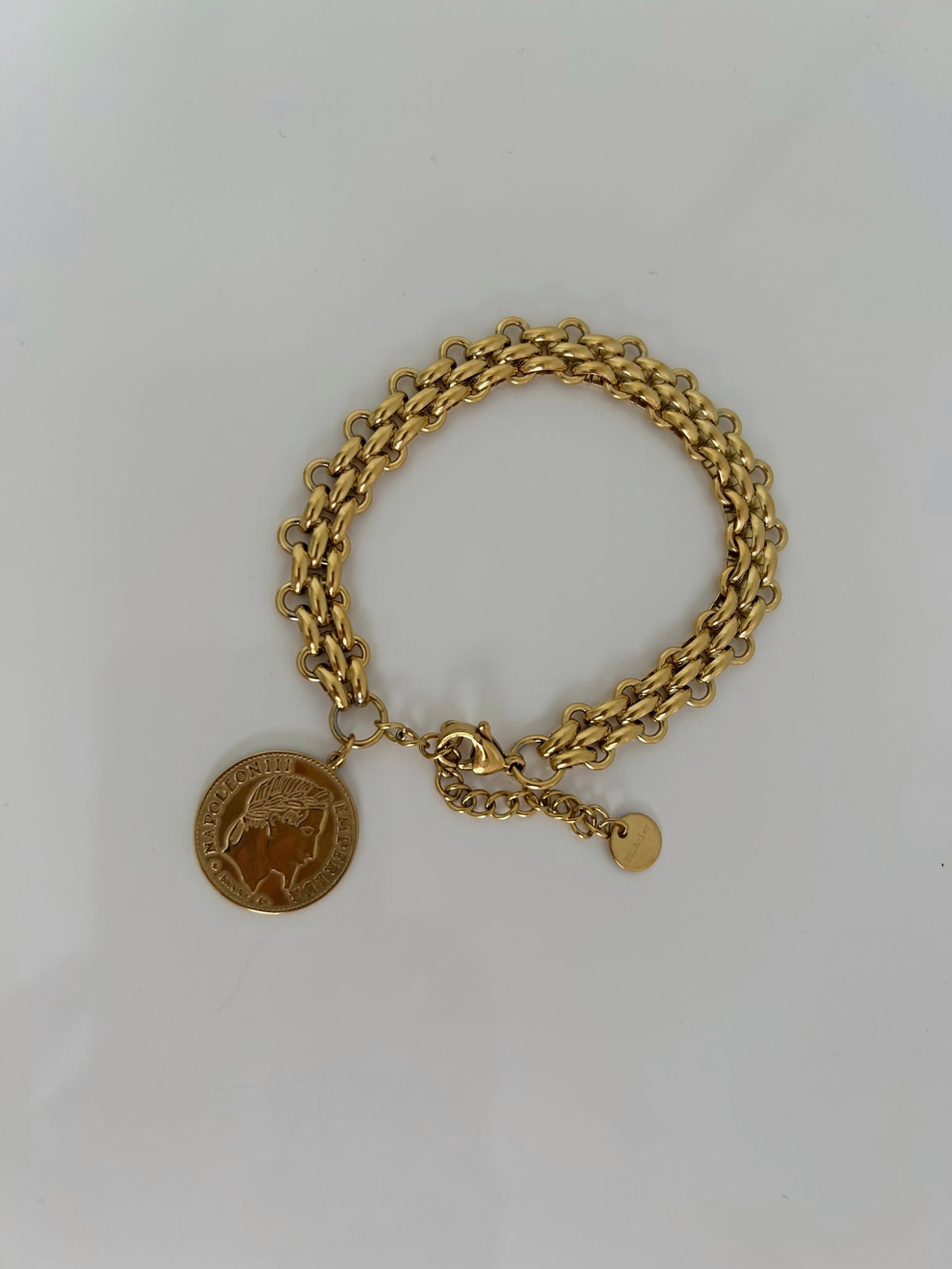 Bracelet chaîne dorée pendentif médaille