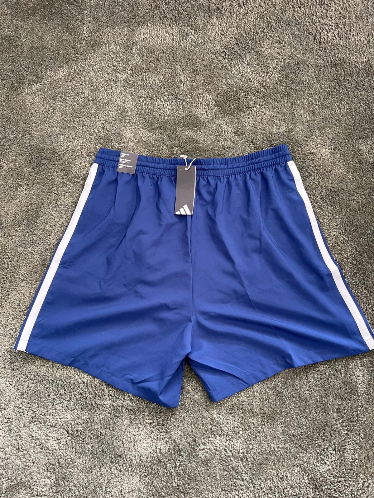 Adidas short de sport bleu – Taille XL – Neuf avec étiquette – adidas – taille XL 2