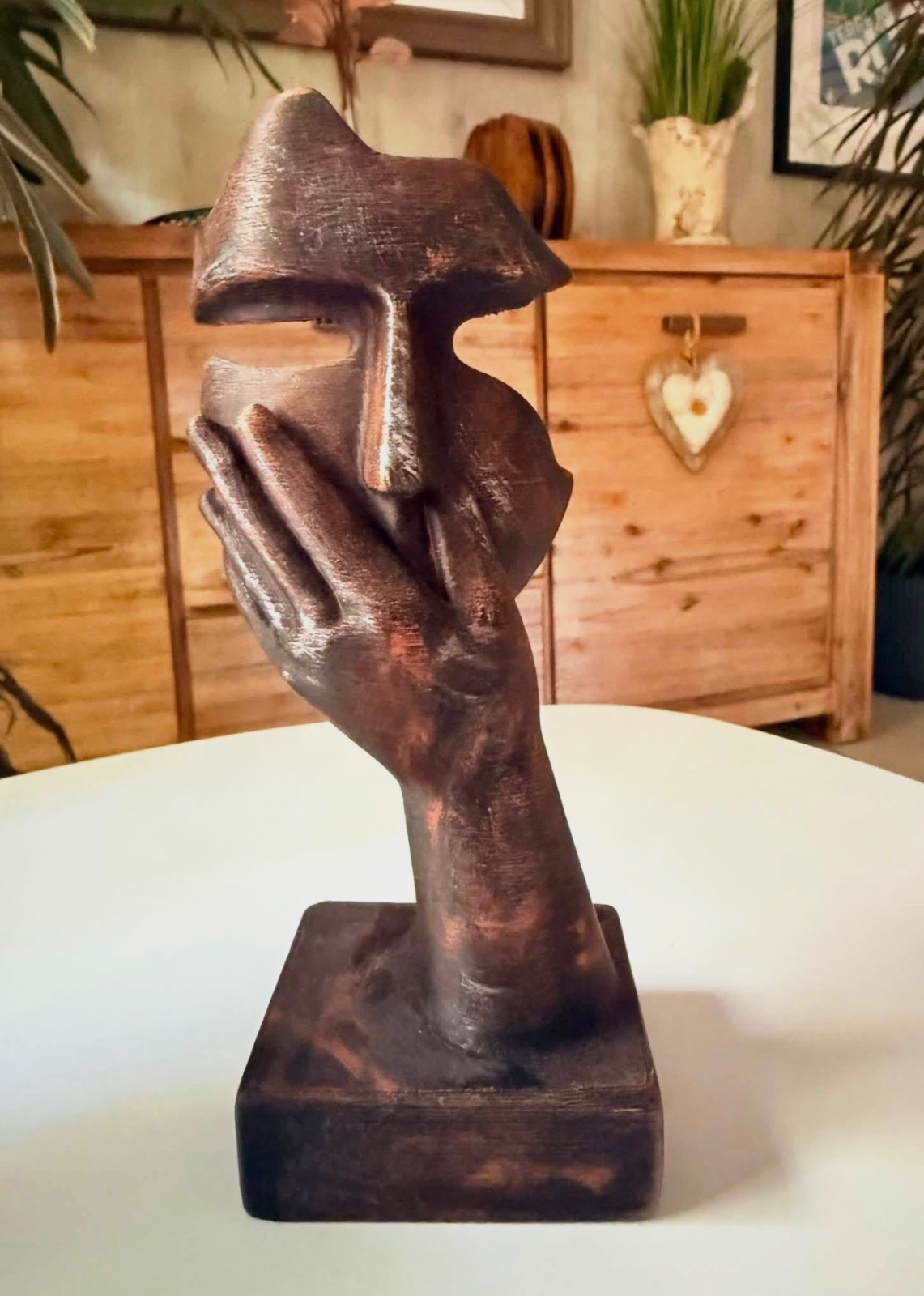 Trois. Jolis statuts, représentant les sages. – Aucune 2