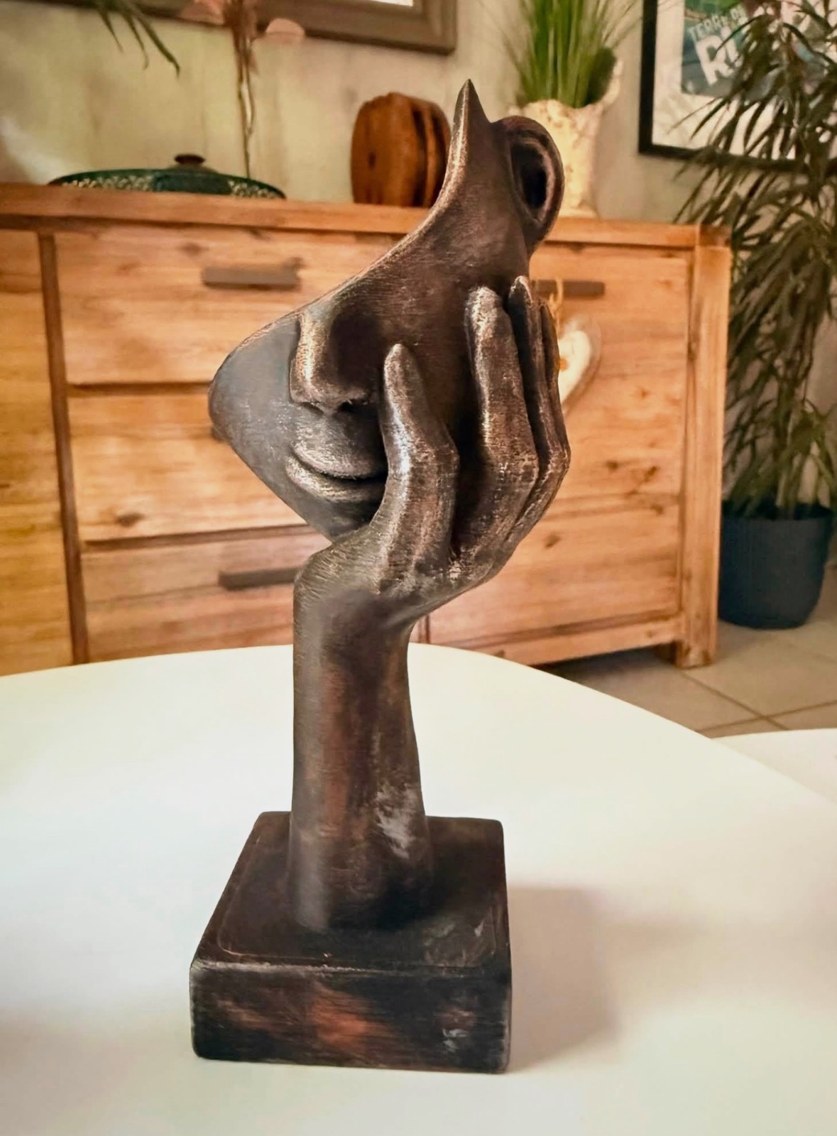 Trois. Jolis statuts, représentant les sages. – Aucune 3