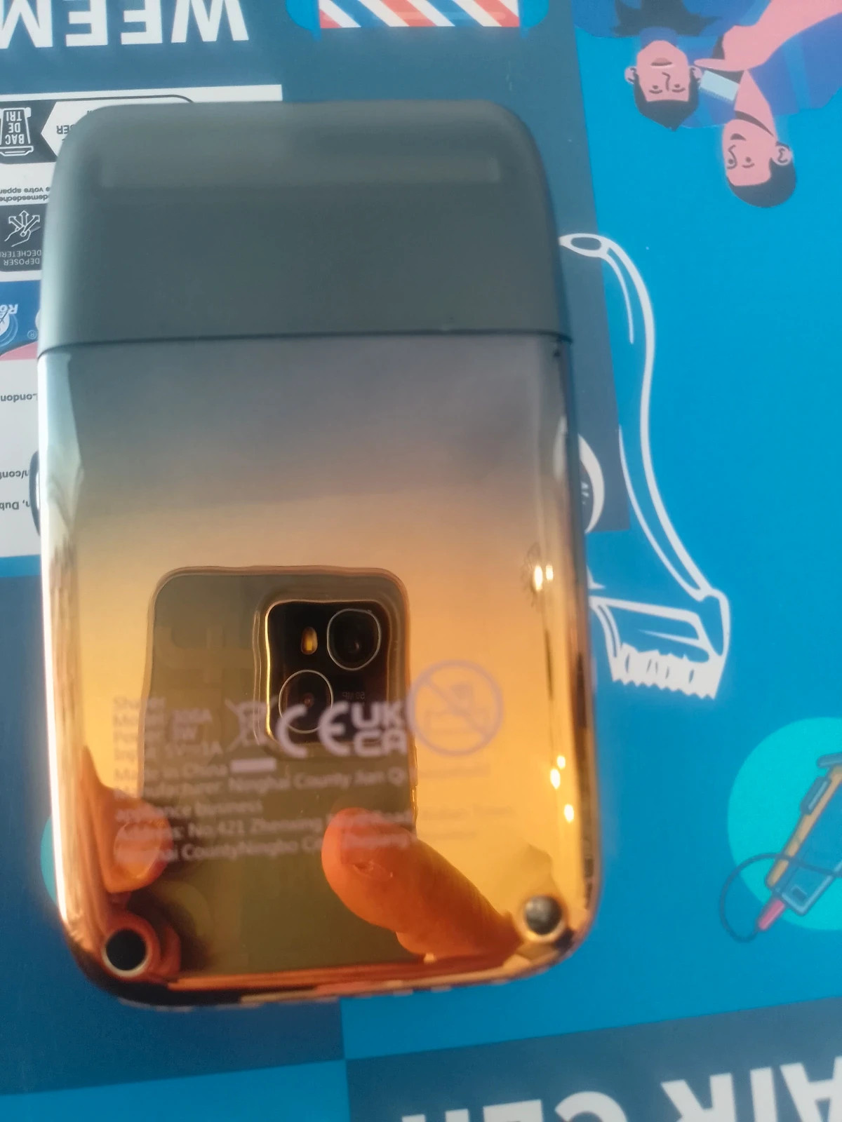 Titre : Rasoir électrique WEEME – Finition dorée – Compact & rechargeable 2