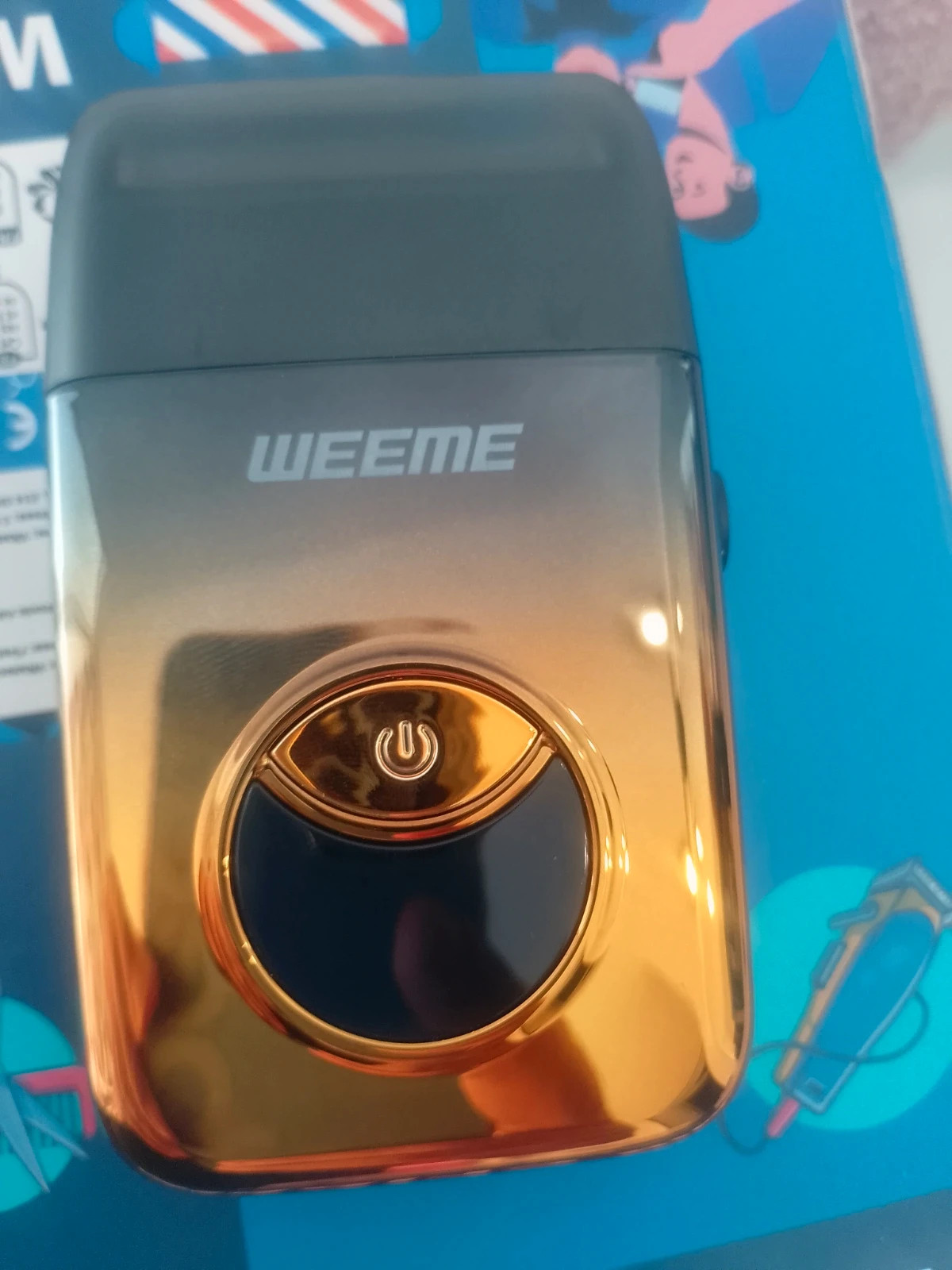 Titre : Rasoir électrique WEEME – Finition dorée – Compact & rechargeable