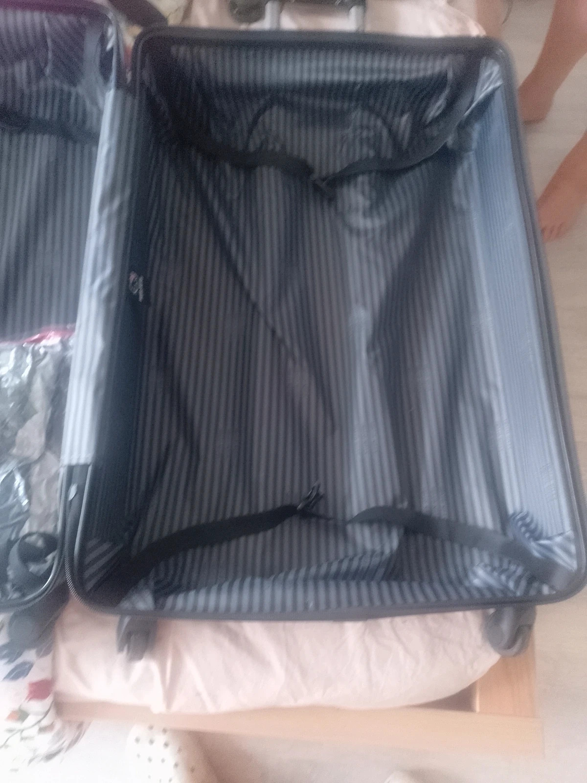 Valise cabine Hello Kitty noire rigide 4 roues très bon état