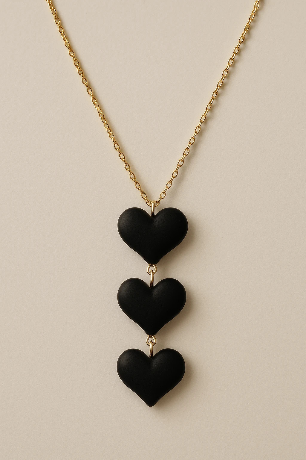 collier cœur velours noir et chaîne dorée bohème chic tendance 2