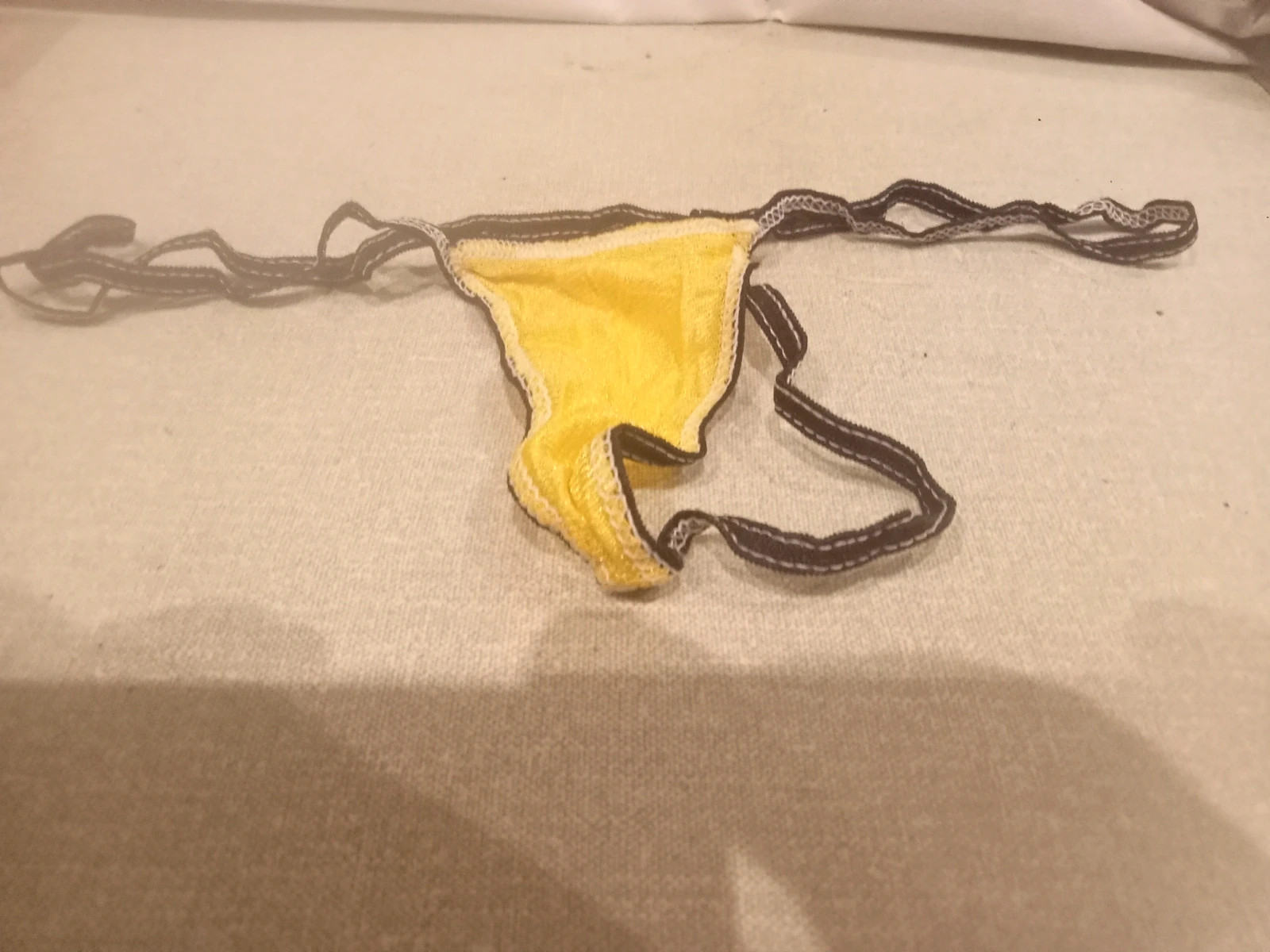 String jaune réglable neuf – taille Taille unique