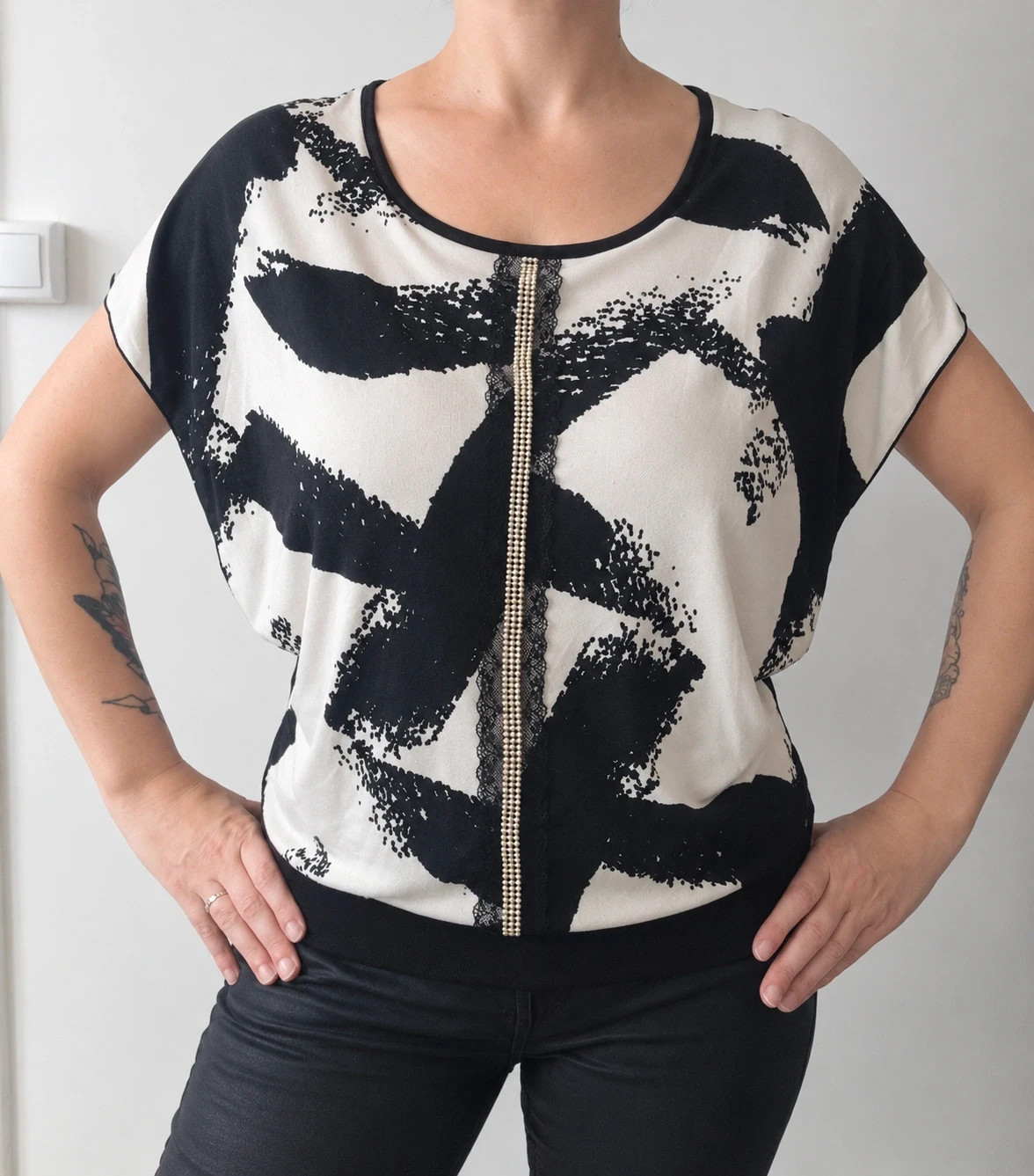 🖤🤍 Magnifique blouse imprimée – Taille estimée 36
