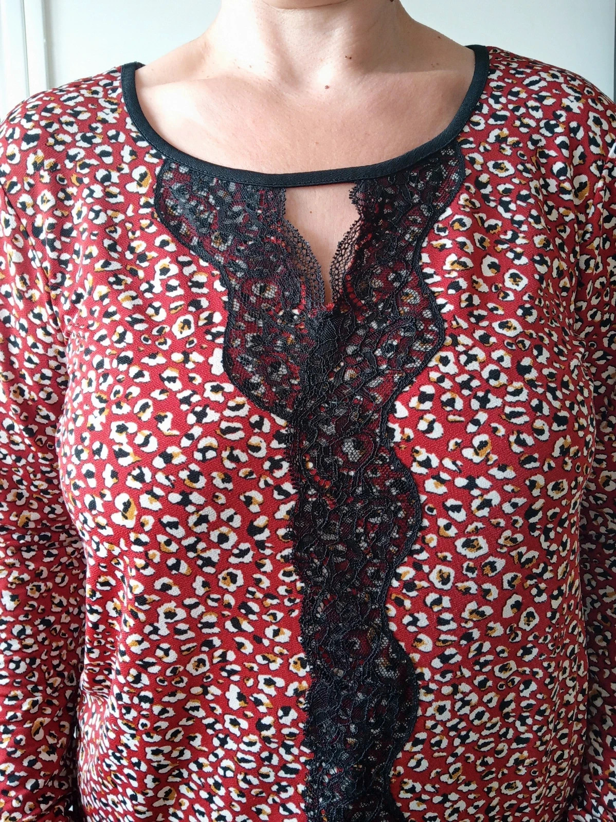 Blouse Rouge Imprimé Léopard & Dentelle Noire – Taille 38 – Chic & Féminine – sans étiquette – taille M / 38 / 10 2
