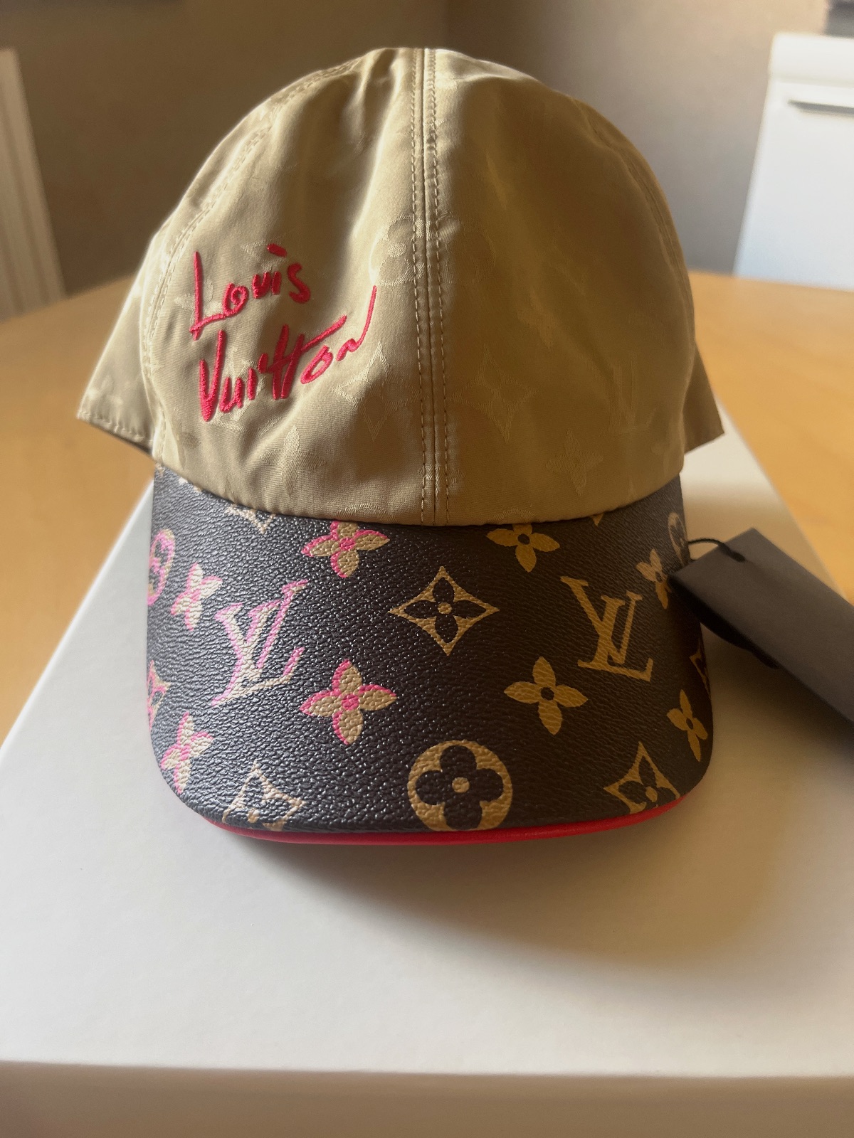 Vend casquette LV – Louis Vuitton – taille Taille unique 2