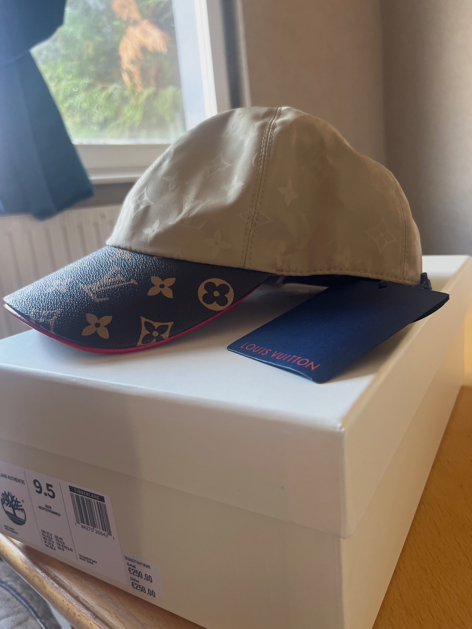 Vend casquette LV