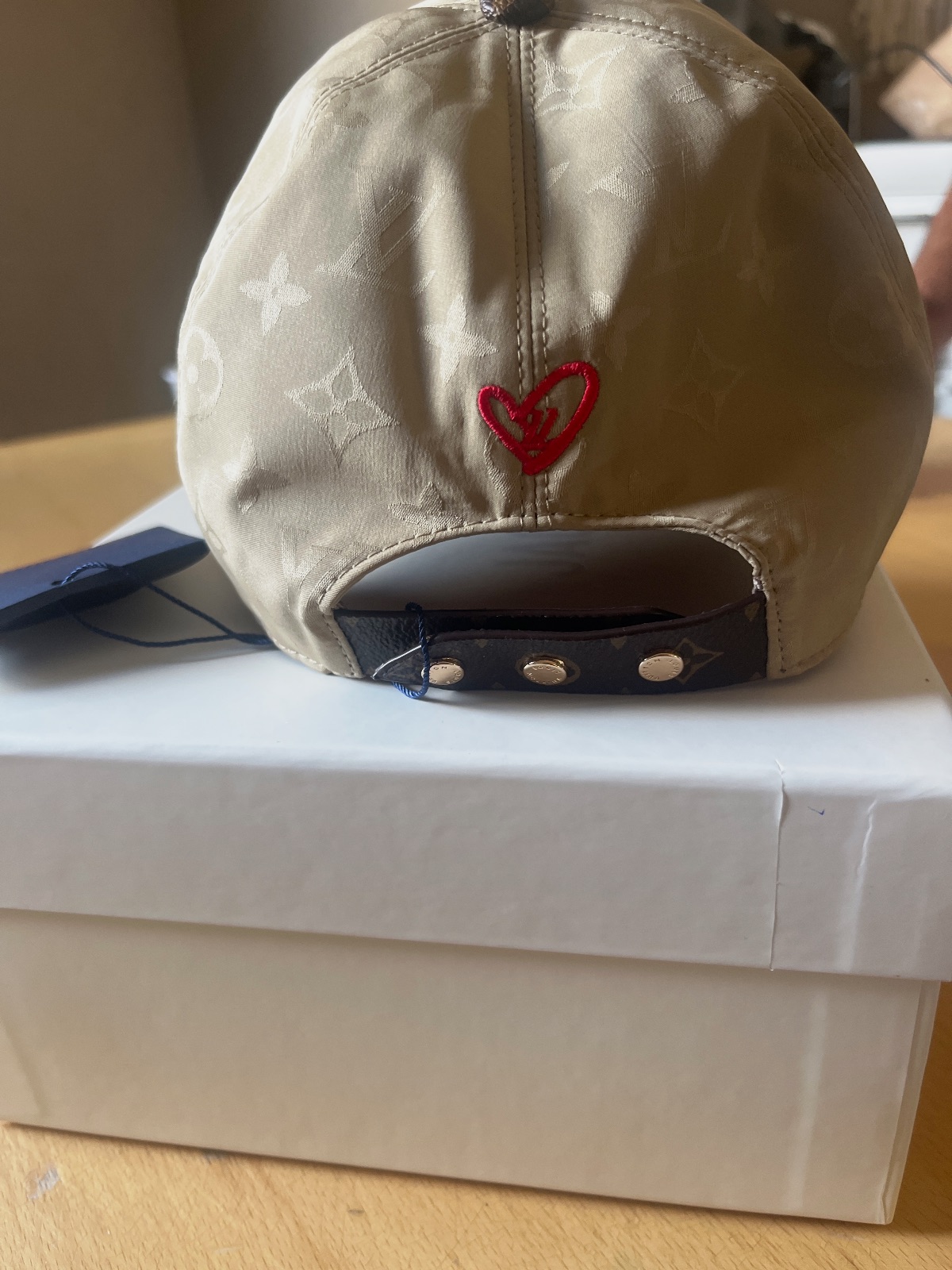 Vend casquette LV – Louis Vuitton – taille Taille unique 3