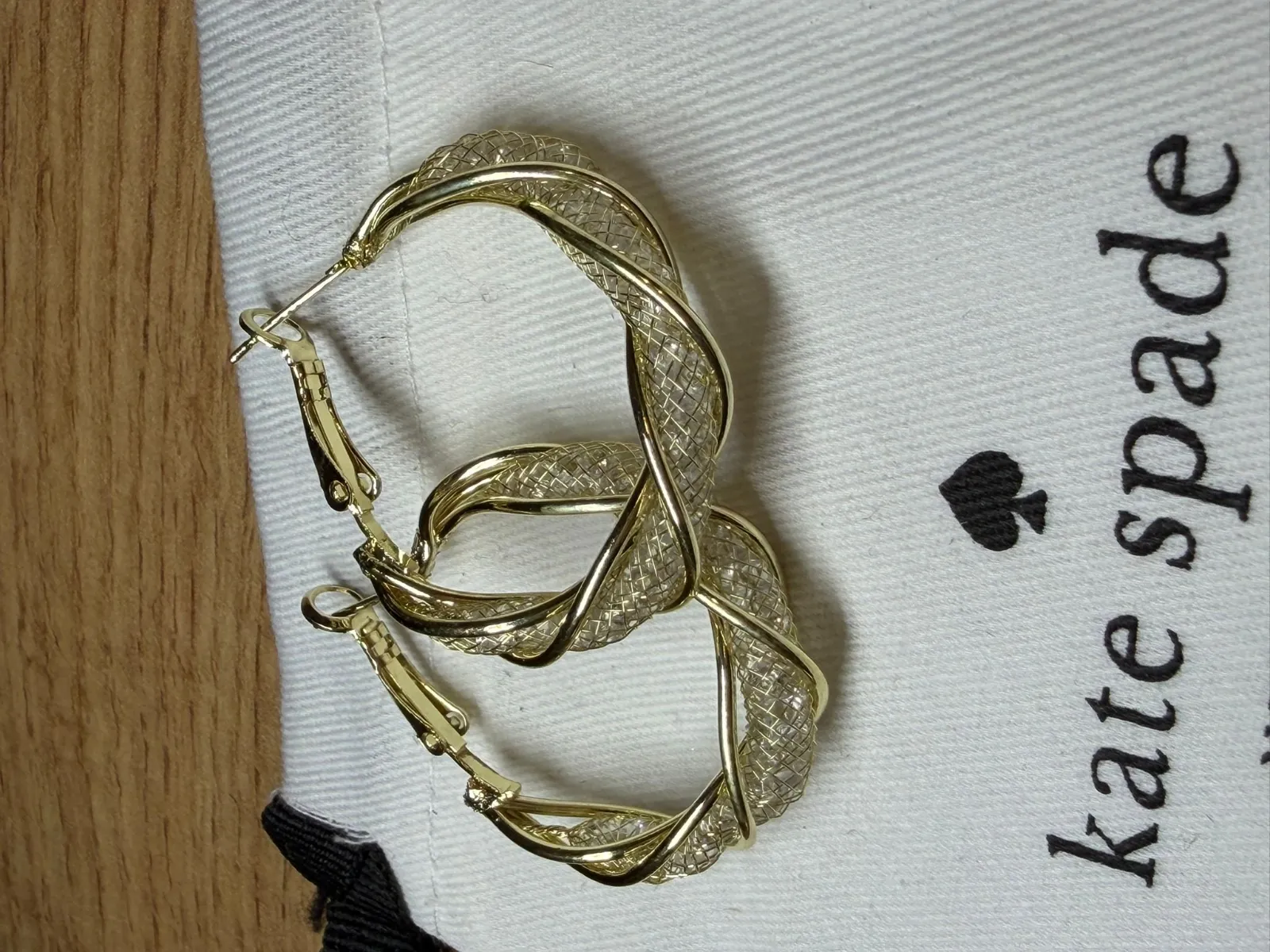 Boucles d'oreilles kate spade dorées texturées 4