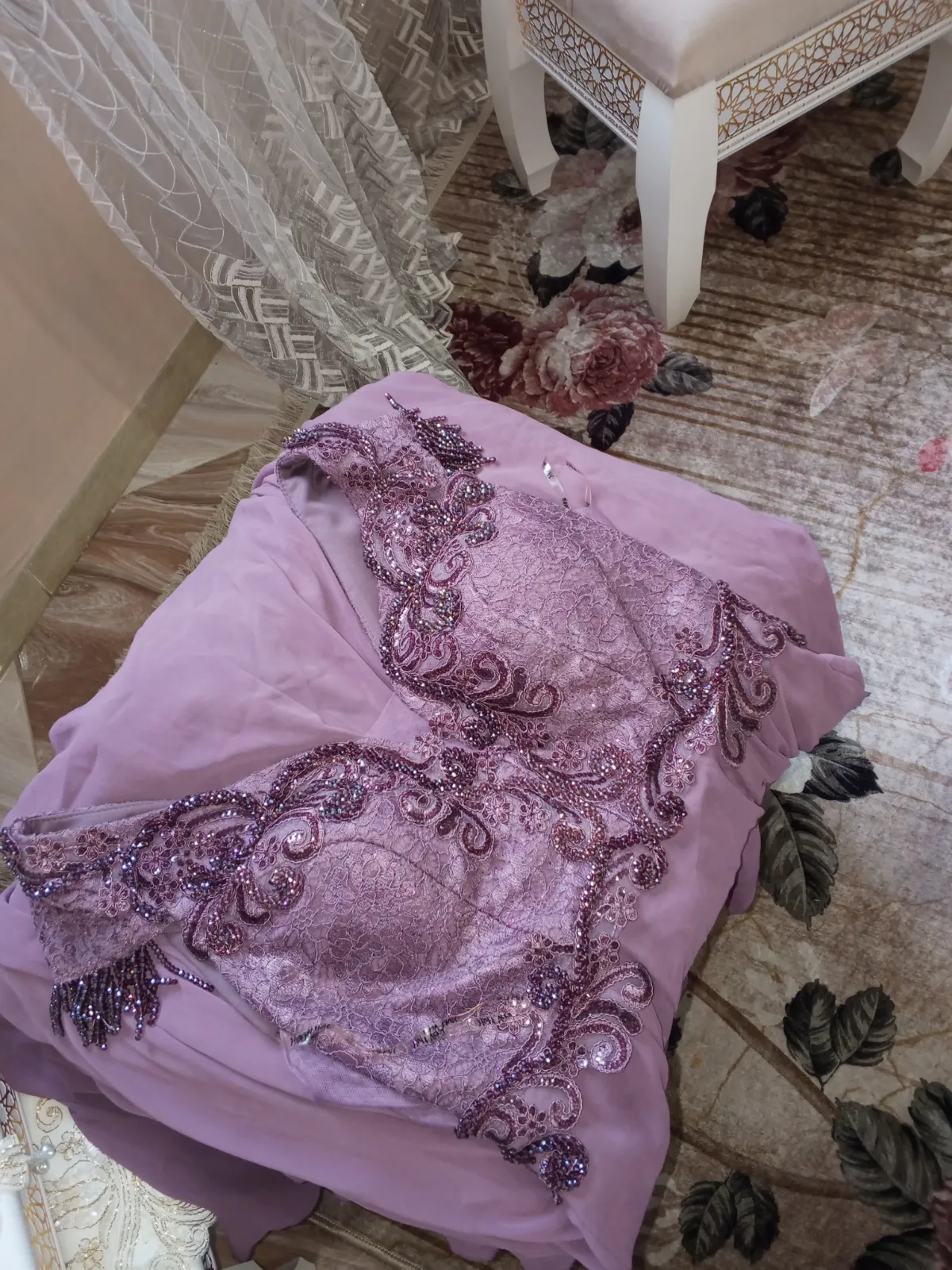 Robe mauve dentelle et voile 5