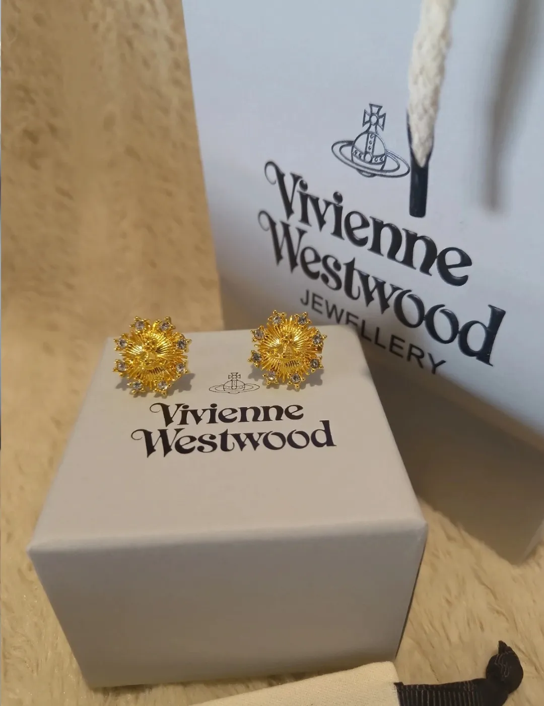 Boucles d'oreilles Vivienne Westwood dorées 2