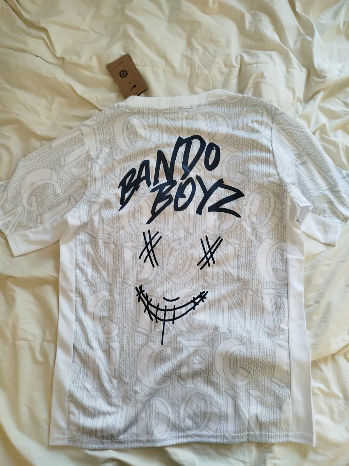 T-shirt blanc motif géométrique neuf 2