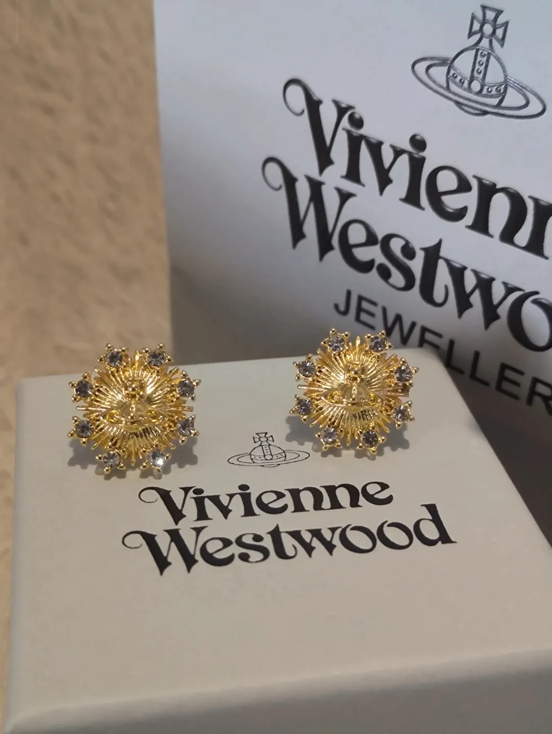 Boucles d'oreilles Vivienne Westwood dorées 3