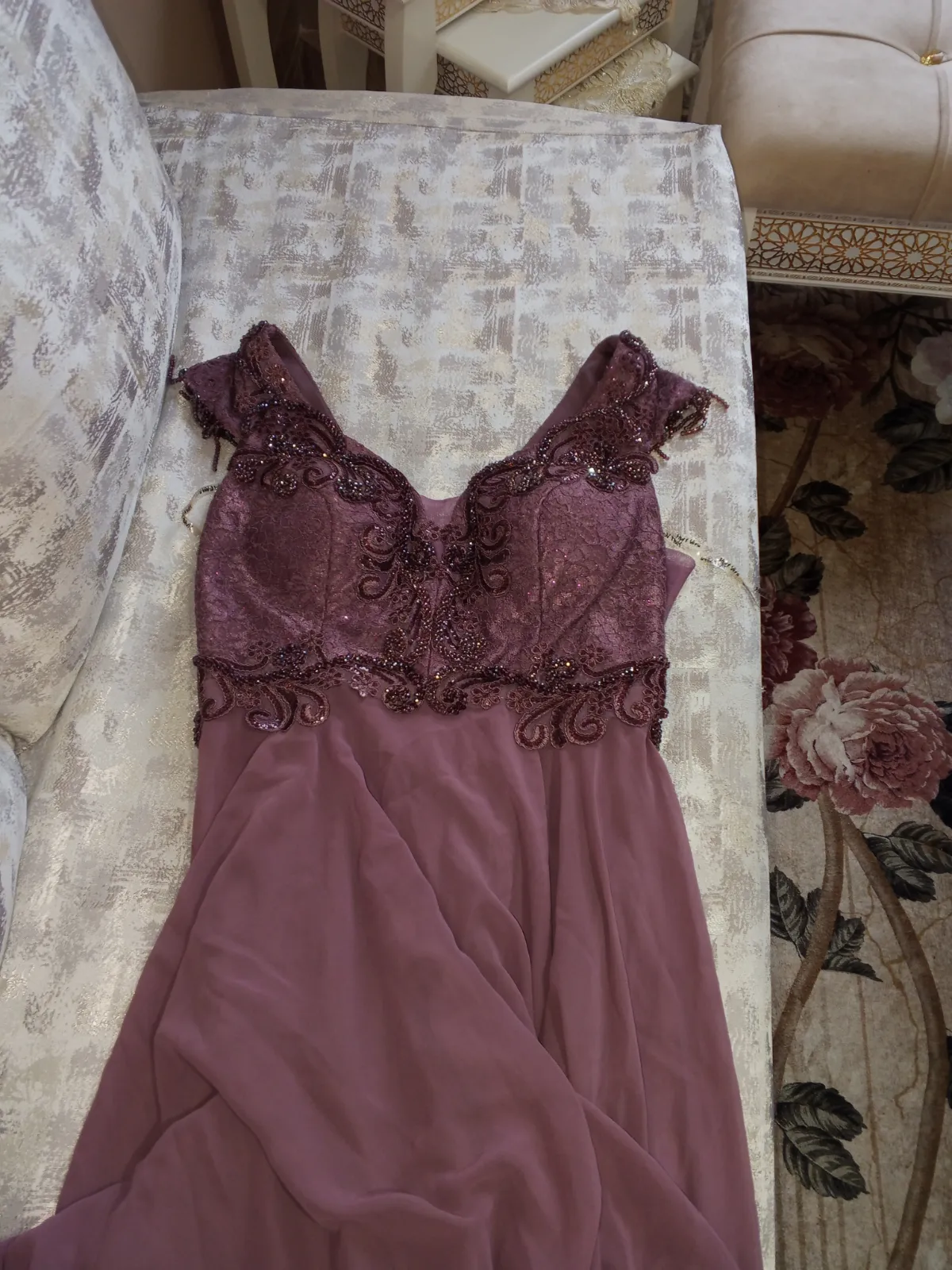 Robe mauve dentelle et voile 2