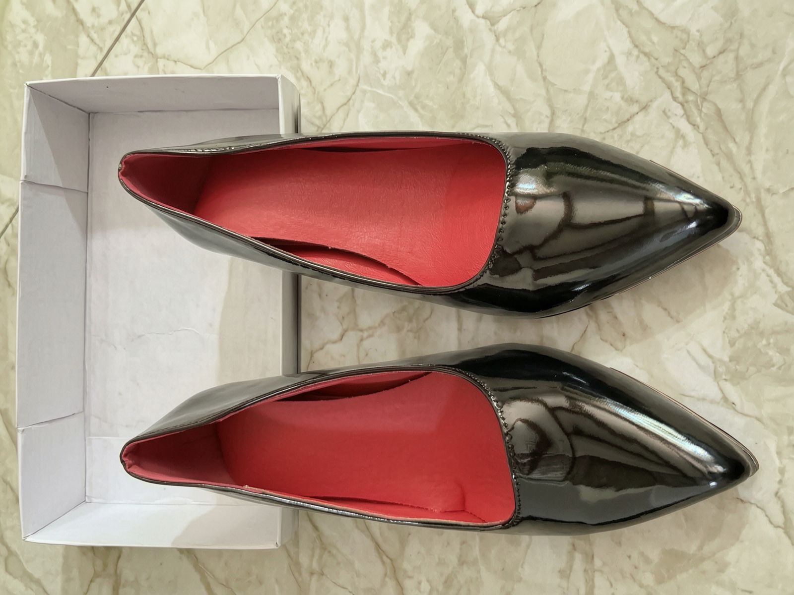 Escarpins noirs et rouges vernis 4