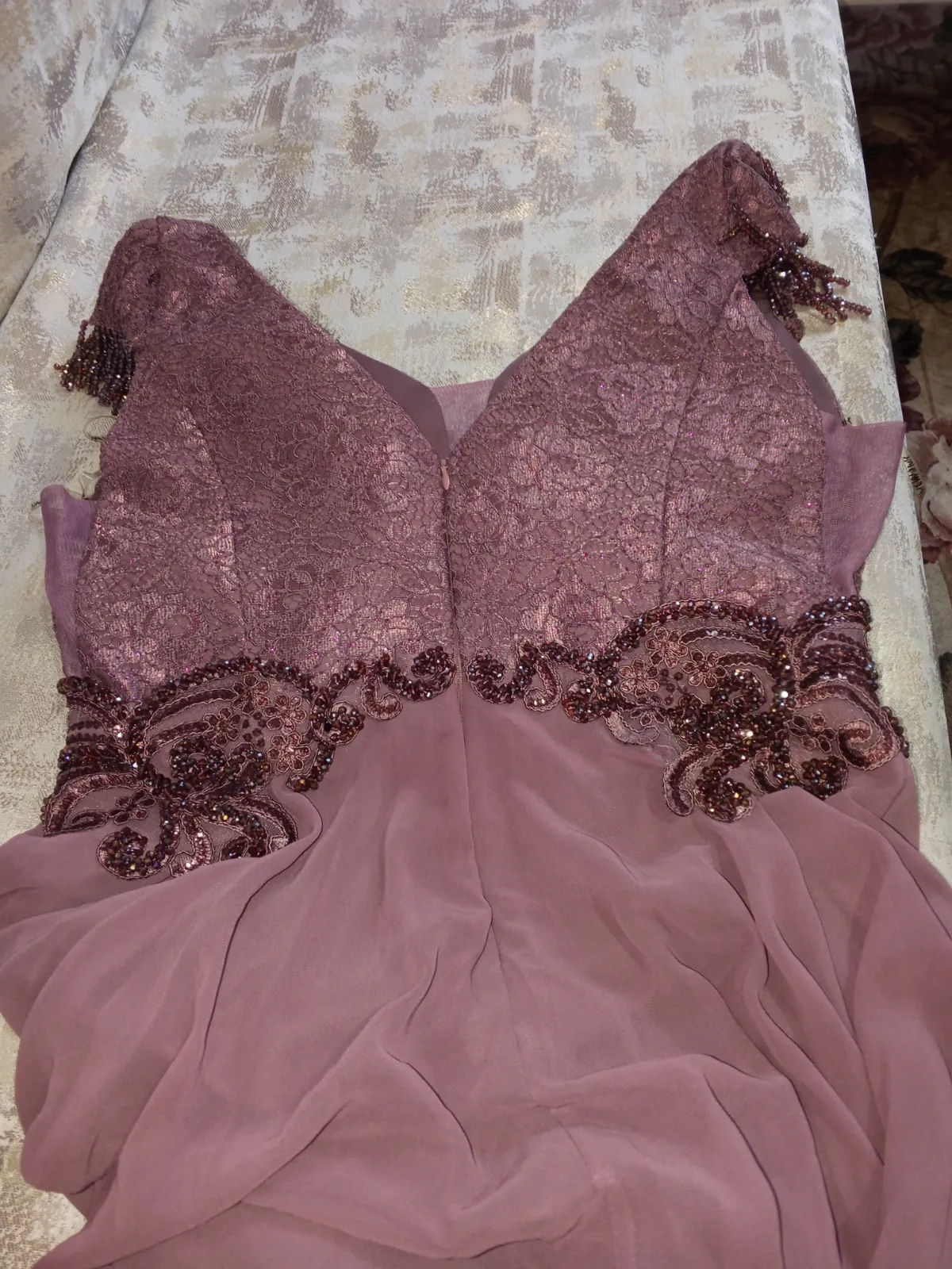Robe mauve dentelle et voile 4