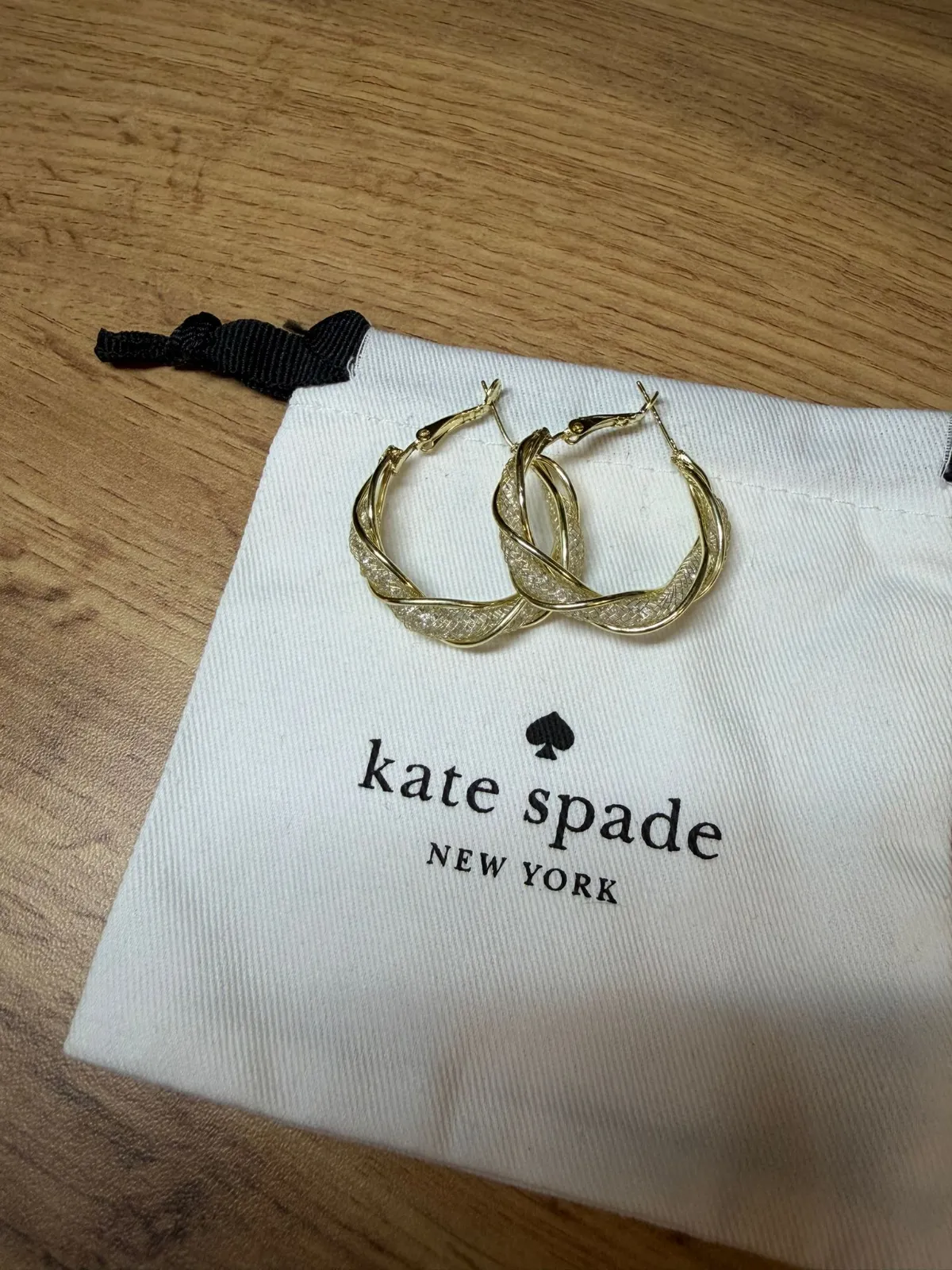 Boucles d'oreilles kate spade dorées texturées