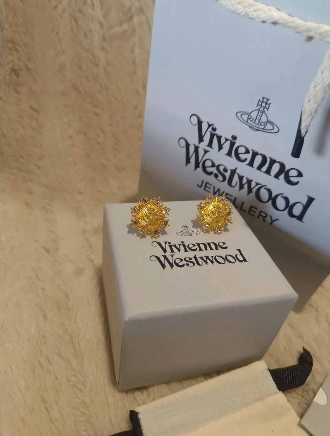 Boucles d'oreilles Vivienne Westwood dorées 5