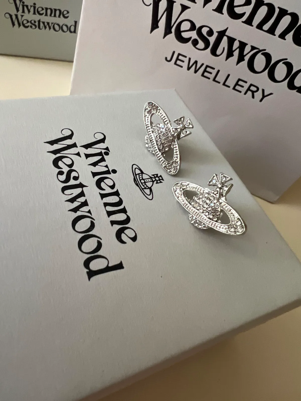 Boucles d'oreilles Vivienne Westwood argentées 8