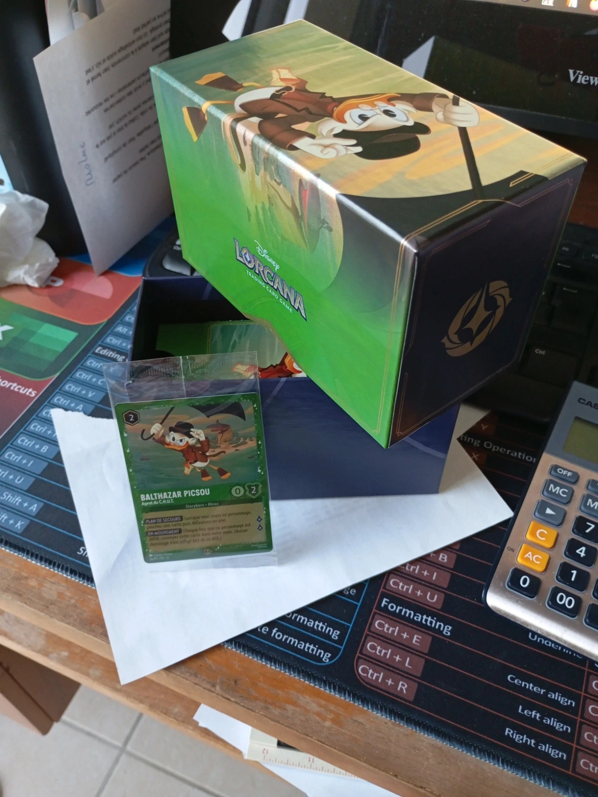 Boite vide de boosters mais avec carte piscou Lorcana