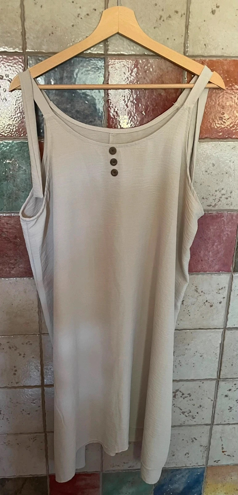 Vestido beige de tirantes fluido XXL – sin marca – taille XXXL / 46 / 18
