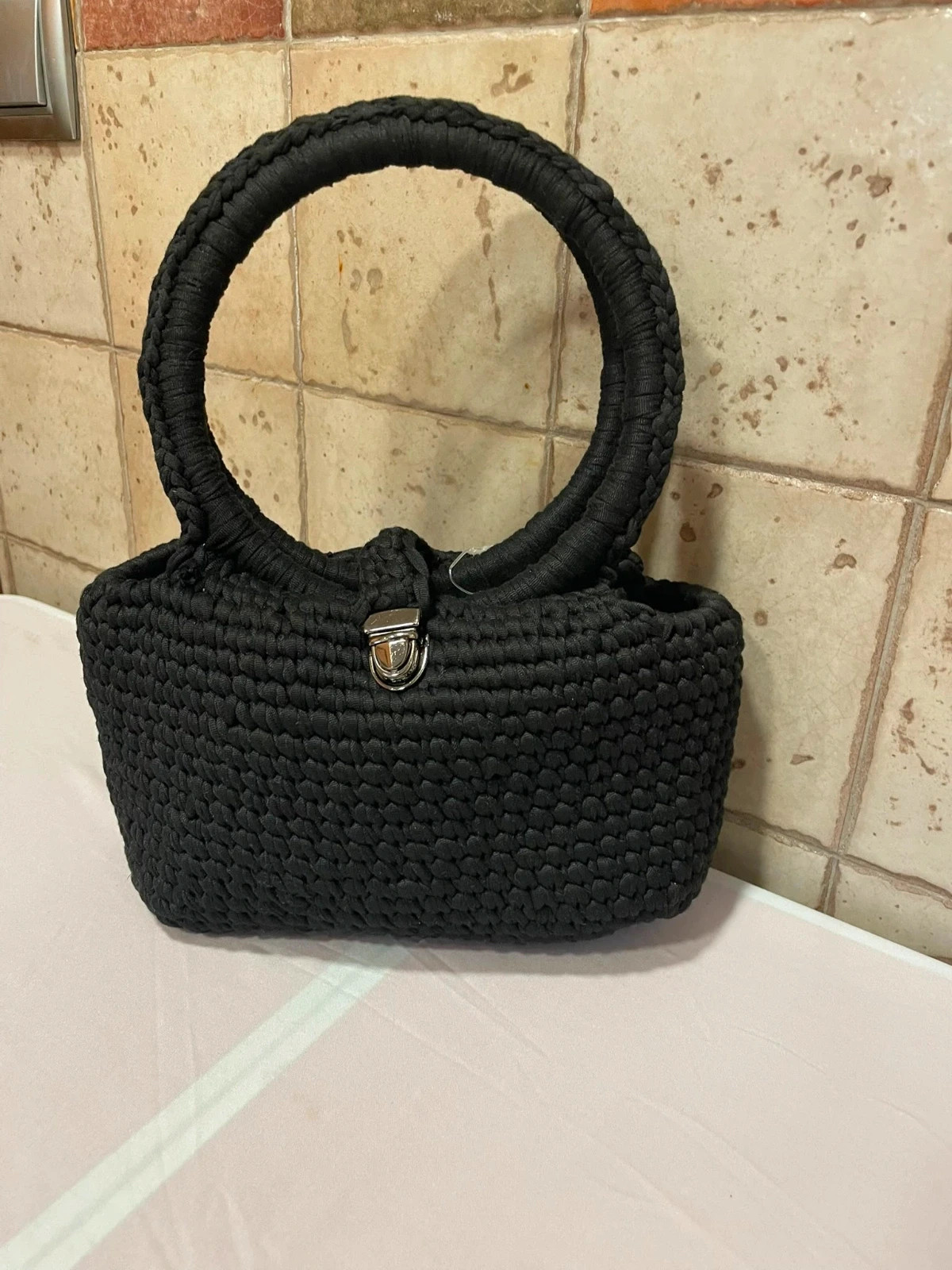 Filinus luna/Bolso artesanal de trapillo negro/Hecho a mano.