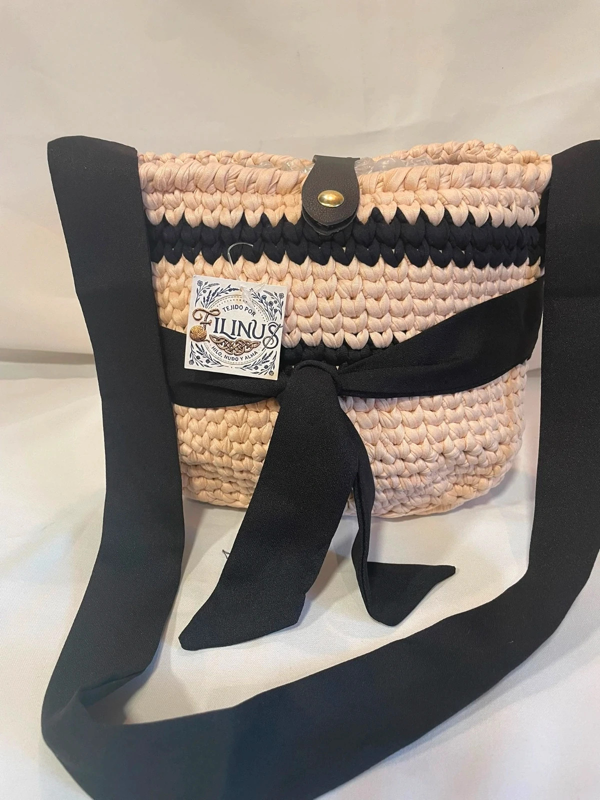 Bolso artesanal de trapillo.