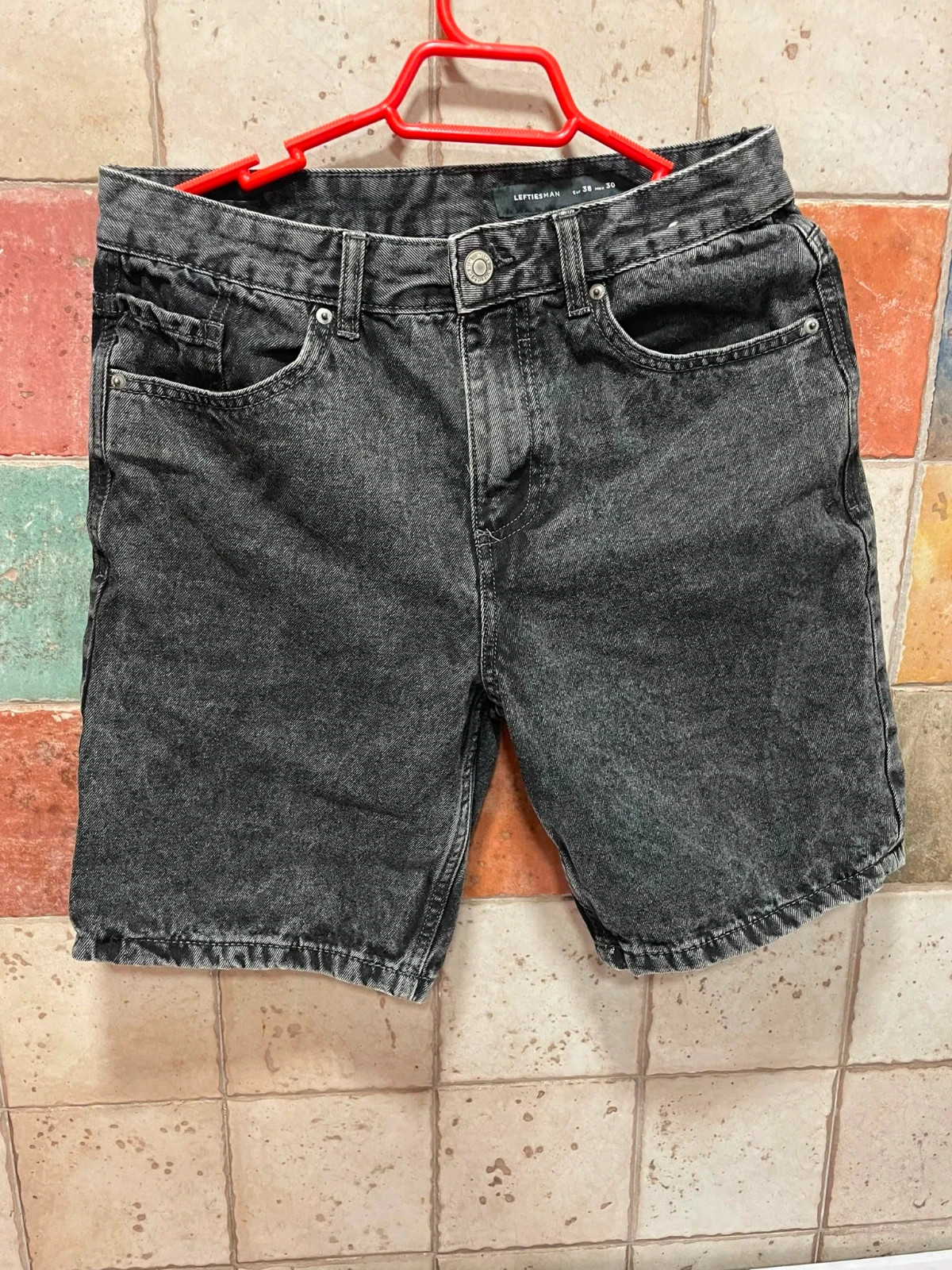Pantalón corto vaquero negro desgastado Lefties Man talla38 – Lefties – taille M