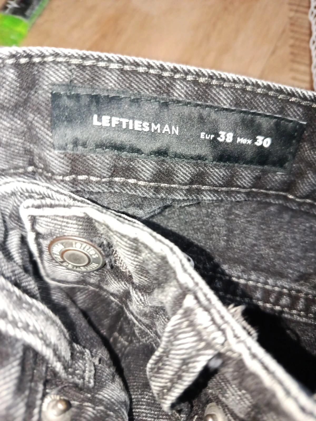 Pantalón corto vaquero negro desgastado Lefties Man talla38 – Lefties – taille M 4