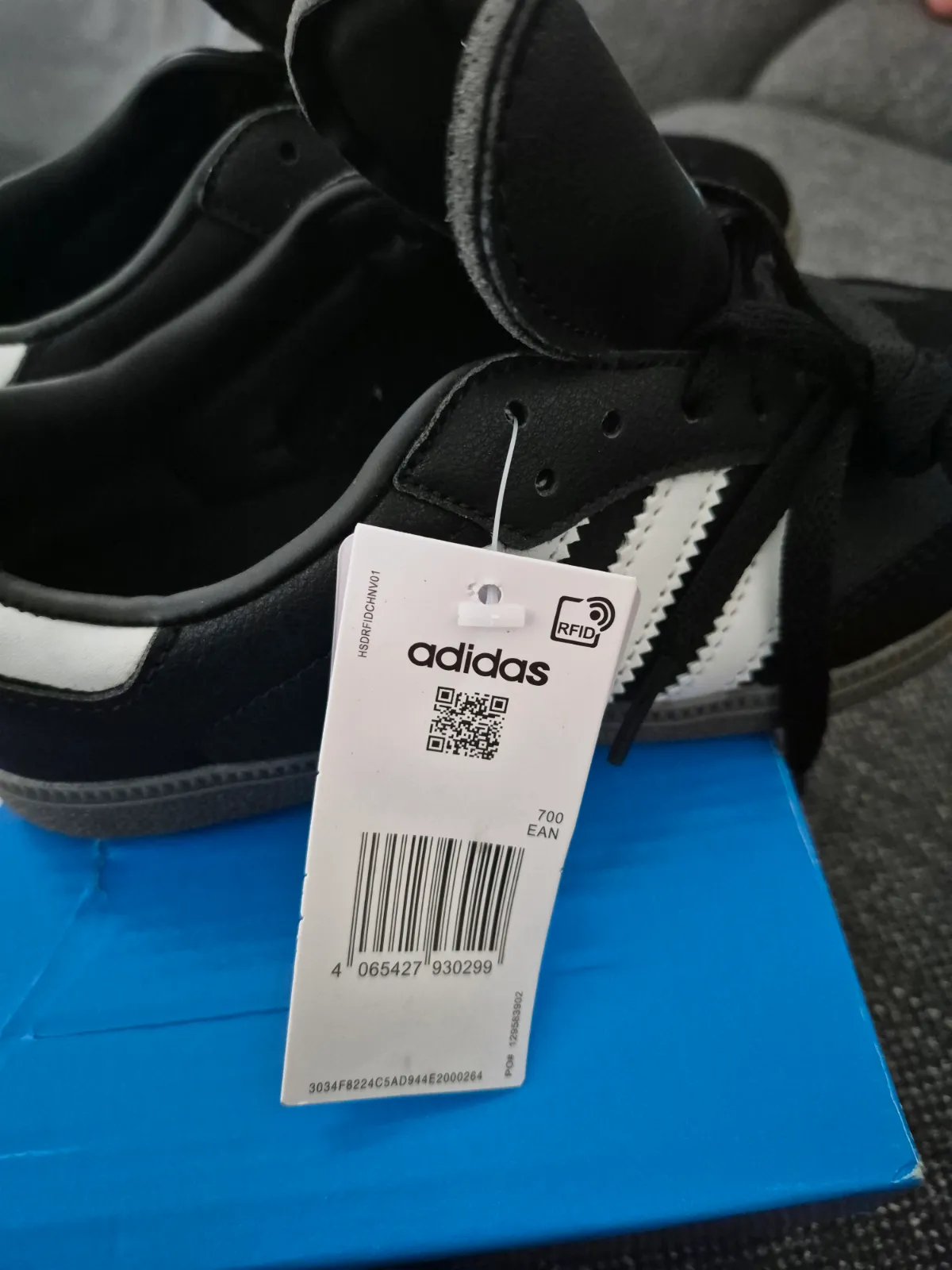 Baskets  – Adidas – taille EU 34 3