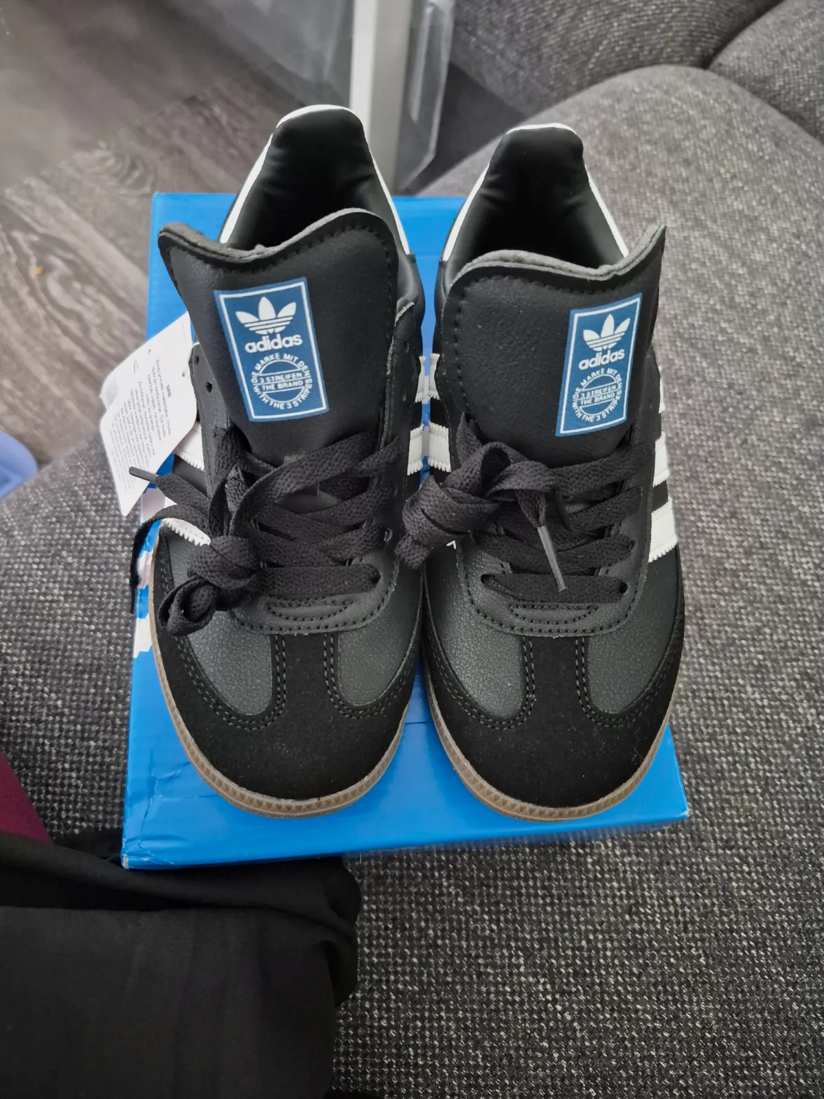 Baskets  – Adidas – taille EU 34 2