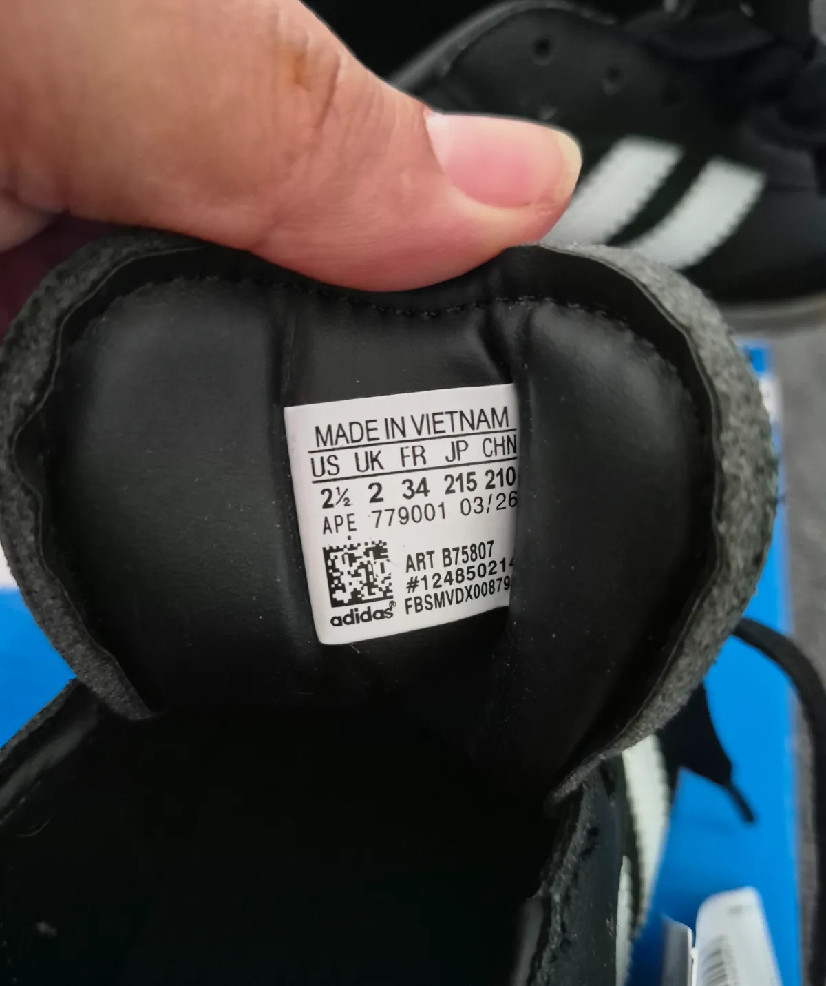 Baskets  – Adidas – taille EU 34 6