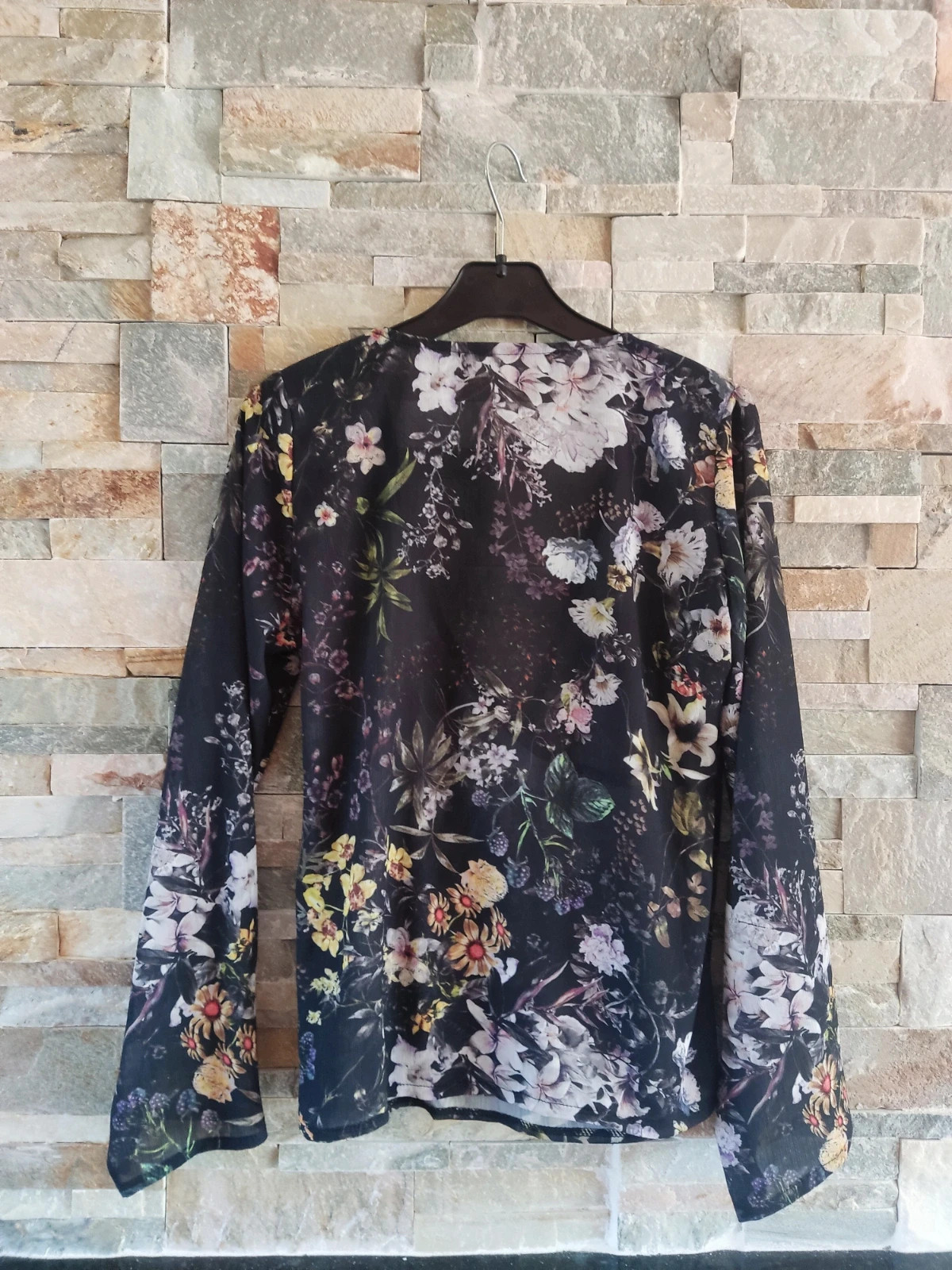 🎁Blusa cruzada con lazo con estampado floral y fondo negro – taille L / 40 / 12 5