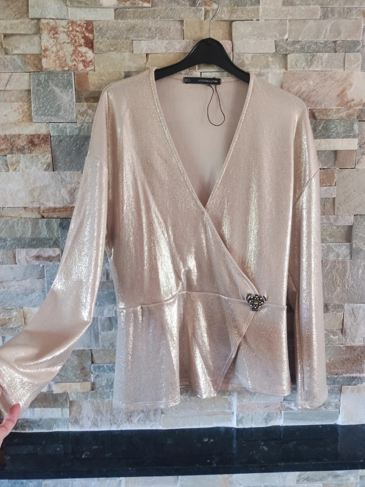 🎁 Elegante Blusa dorada cruzada delante con broche de brillantes