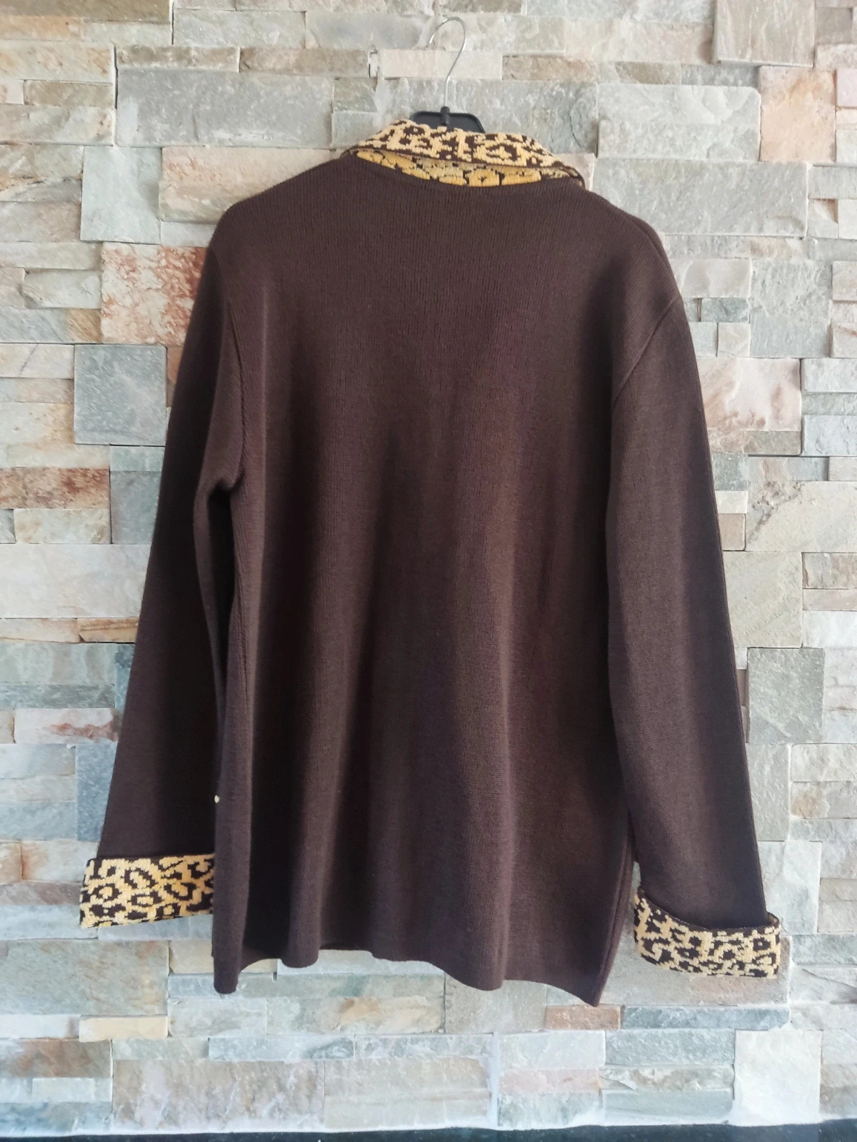 🎁Rebeca de punto marrón con la original estampado tono mostaza en cuello y puño – casadella – taille XXL / 44 / 16 5