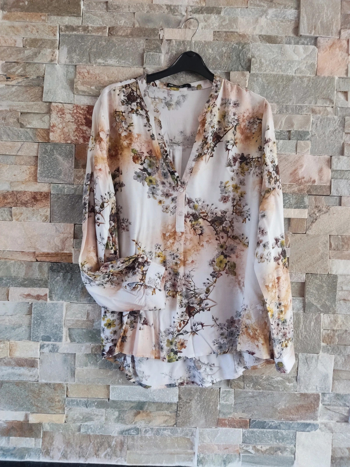 🎁Blusa estampado floral y fondo blanco