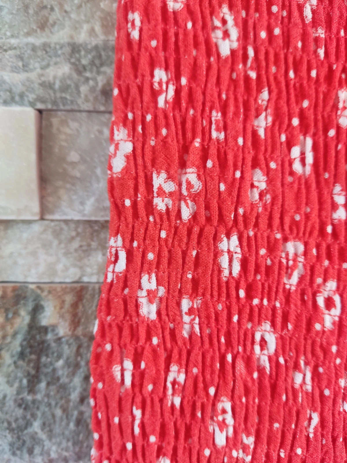 🎁 Minifalda roja con flores blancas, de Bershka – Bershka – taille M / 38 / 10 3