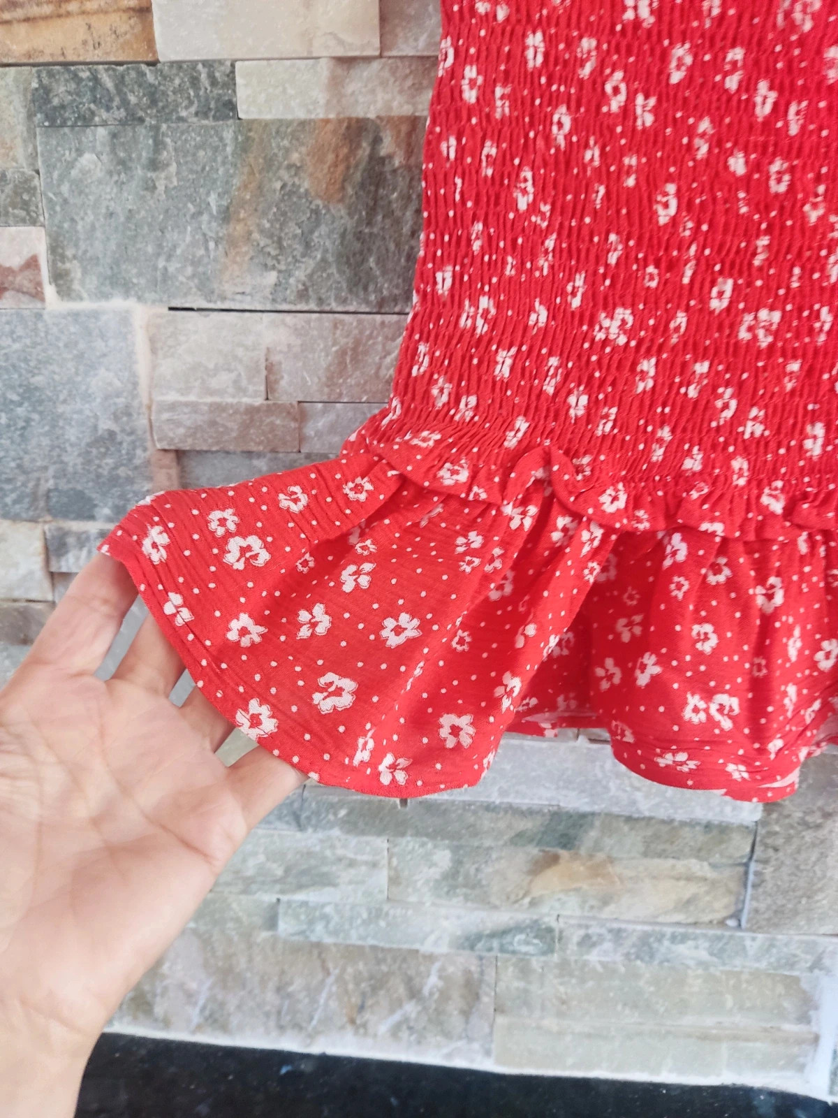 🎁 Minifalda roja con flores blancas, de Bershka – Bershka – taille M / 38 / 10 2
